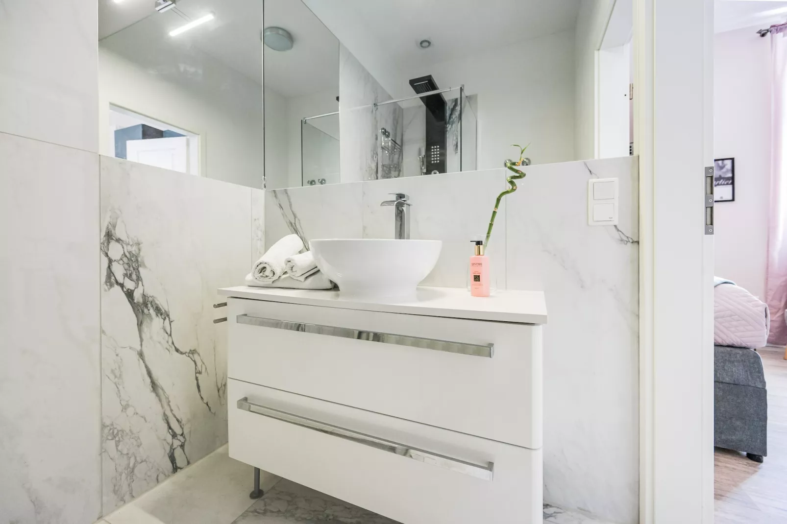 Apartment Bad Camberg-Badkamer