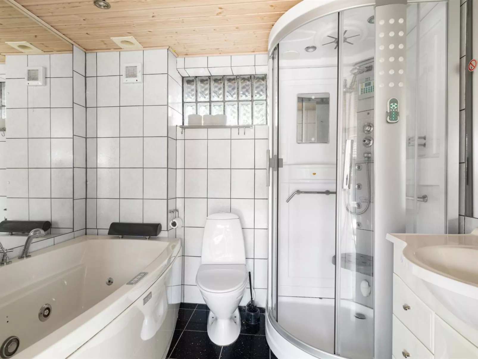 "Yngvy" - 10m from the sea-Binnen