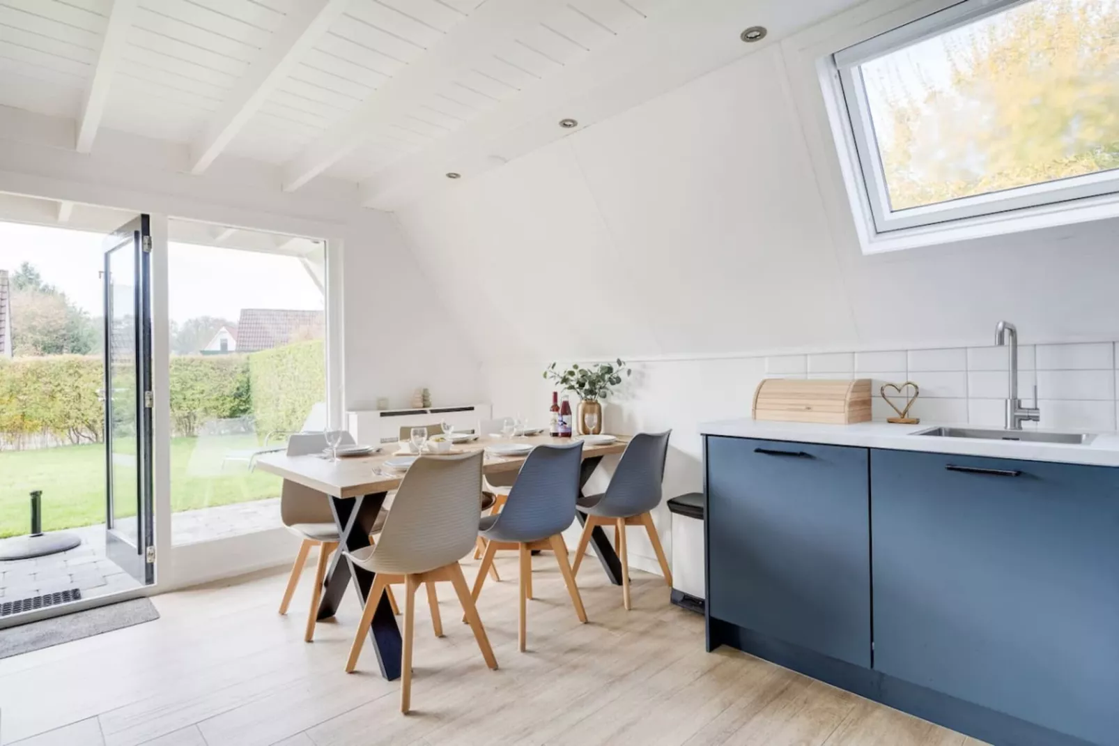 107 | Buizerd | Fijne bungalow met ruime tuin-Eetkamer