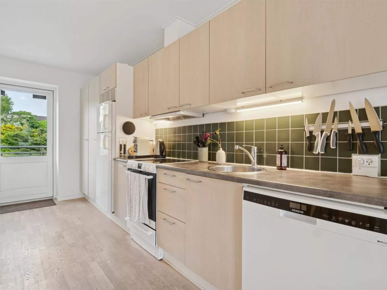 "Yosefin" - 50m from the sea-Binnen