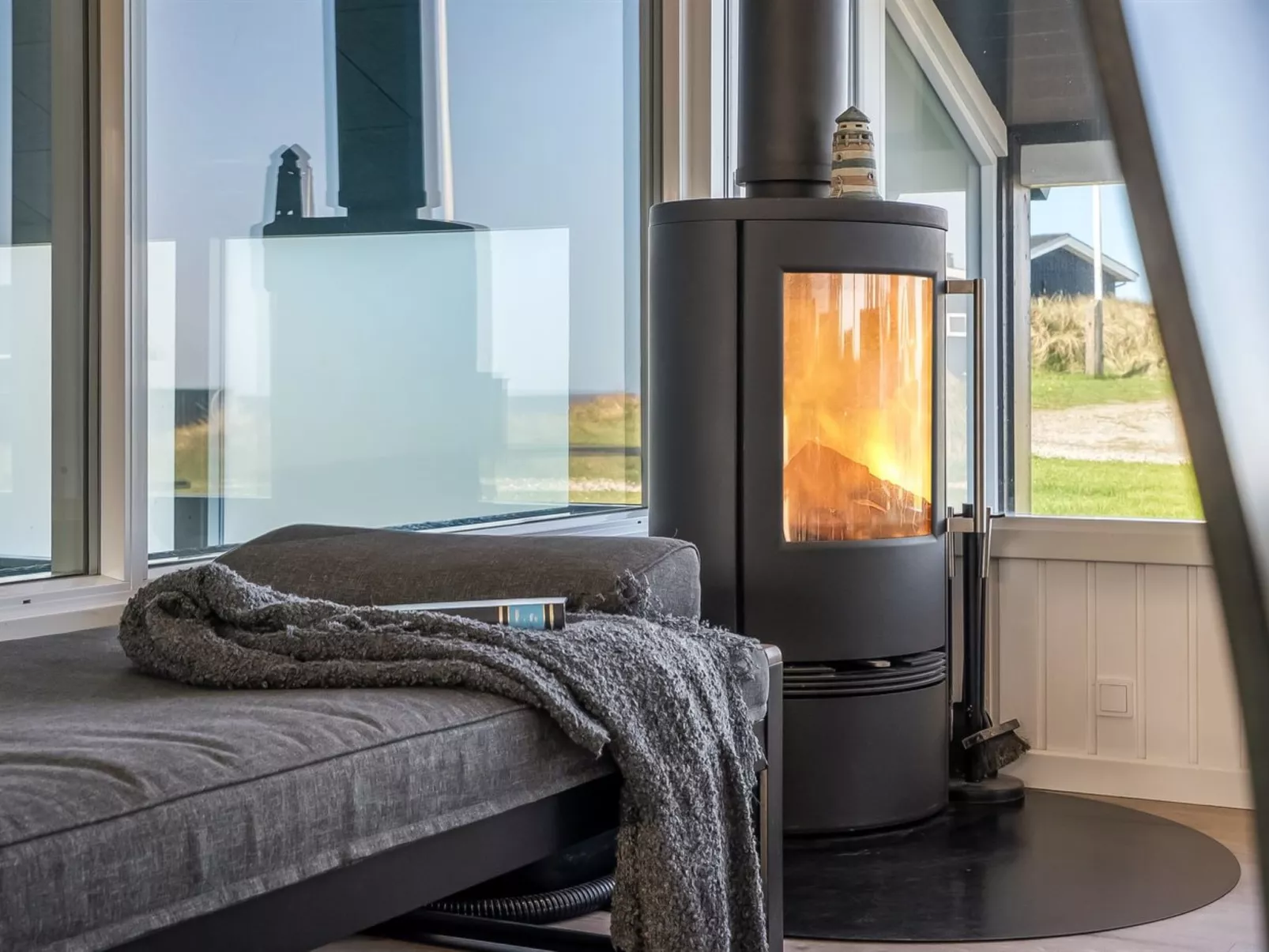 "Månviva" - 250m from the sea - Binnen