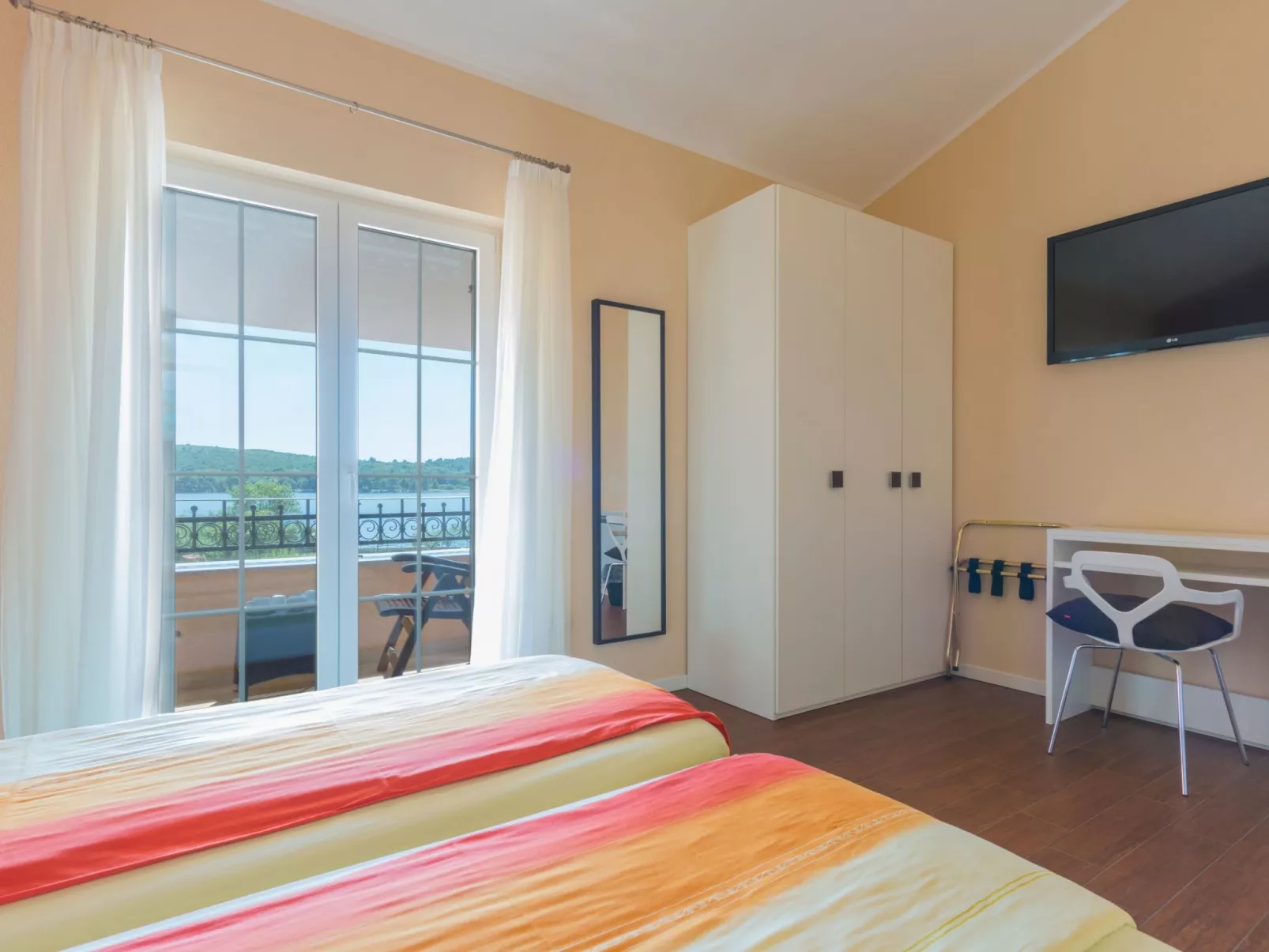 In Pomer mit privatem beheizten Pool und Meerblick - Image-tags.info