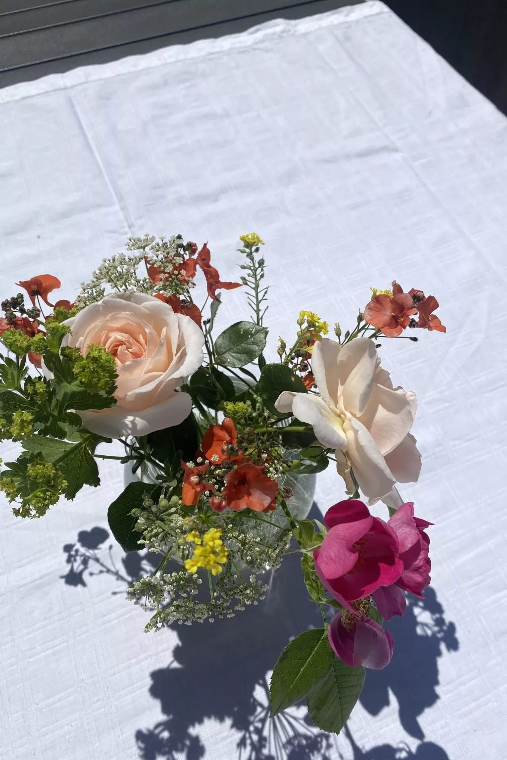 Ruhig mit einem herrlichen Blick auf die Berge. - Image-tags.info