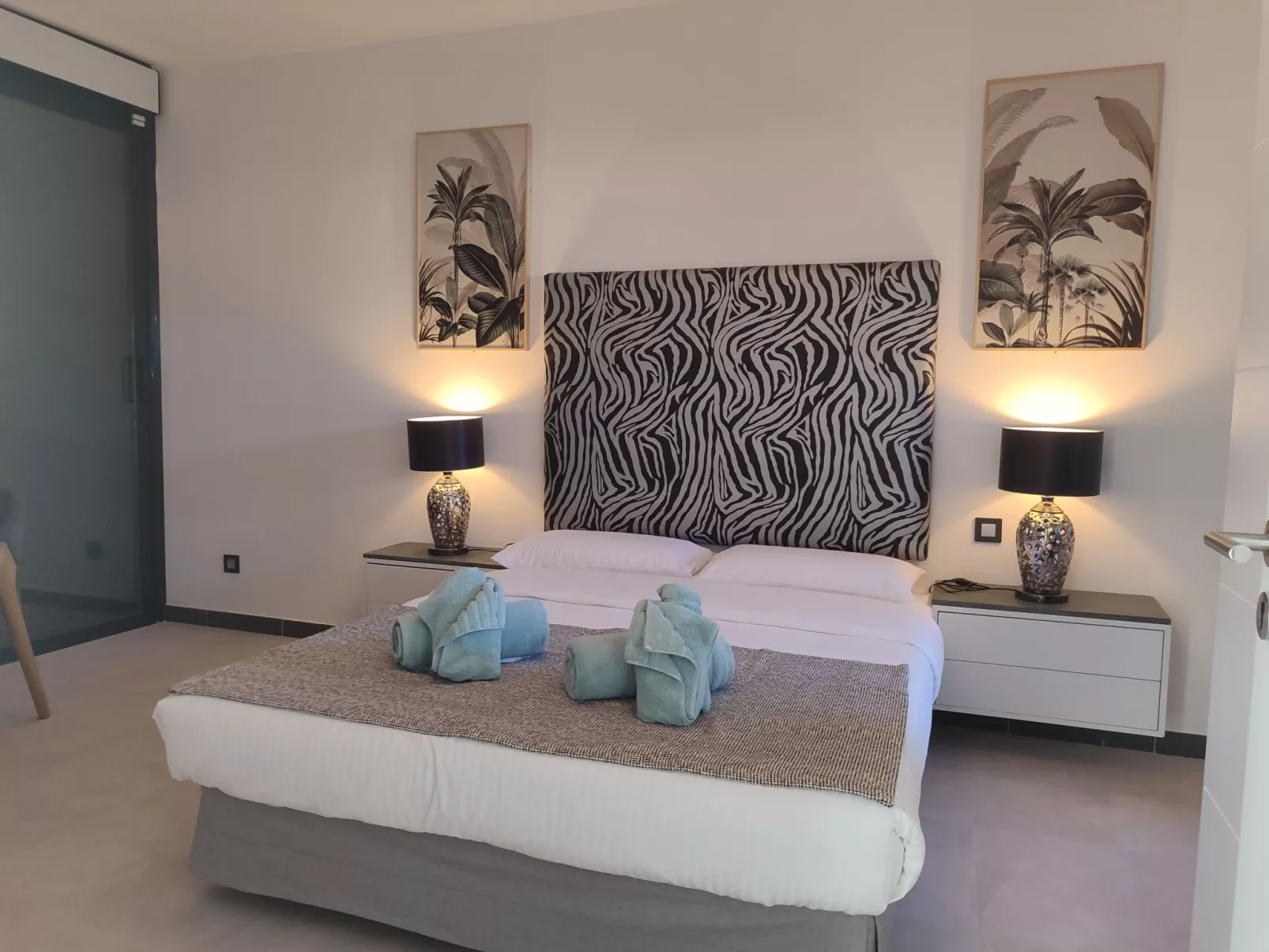 Luxuriöse Villa mit privatem Pool und Bergblick - Image-tags.info