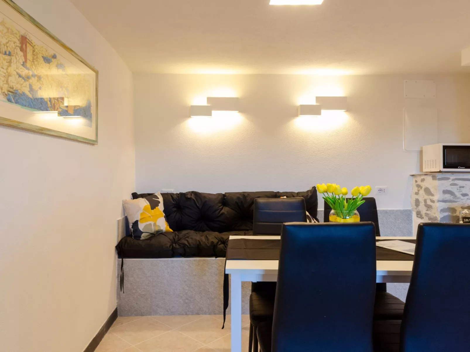 Einzimmerwohnung mit Terrasse und Blick auf den Berg - Image-tags.info