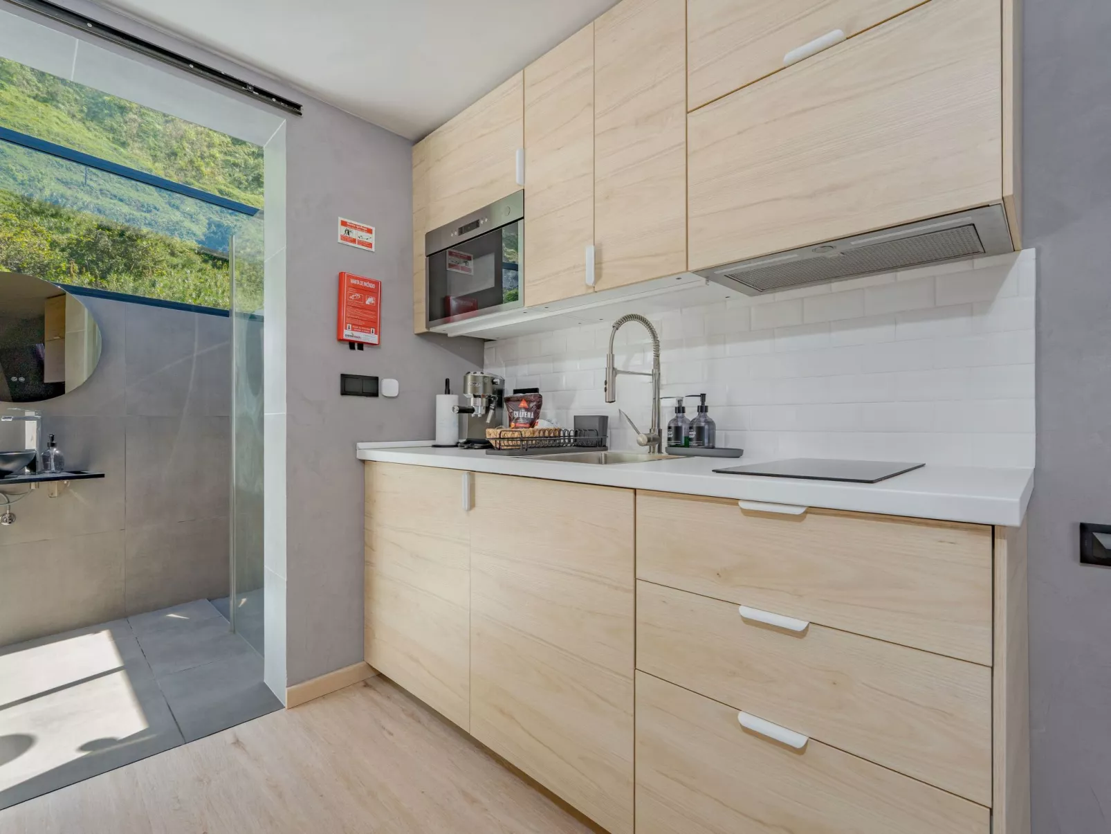 Modernes Studio, Terrasse mit Meerblick und Zugang zur Brandung-Image-tags.info