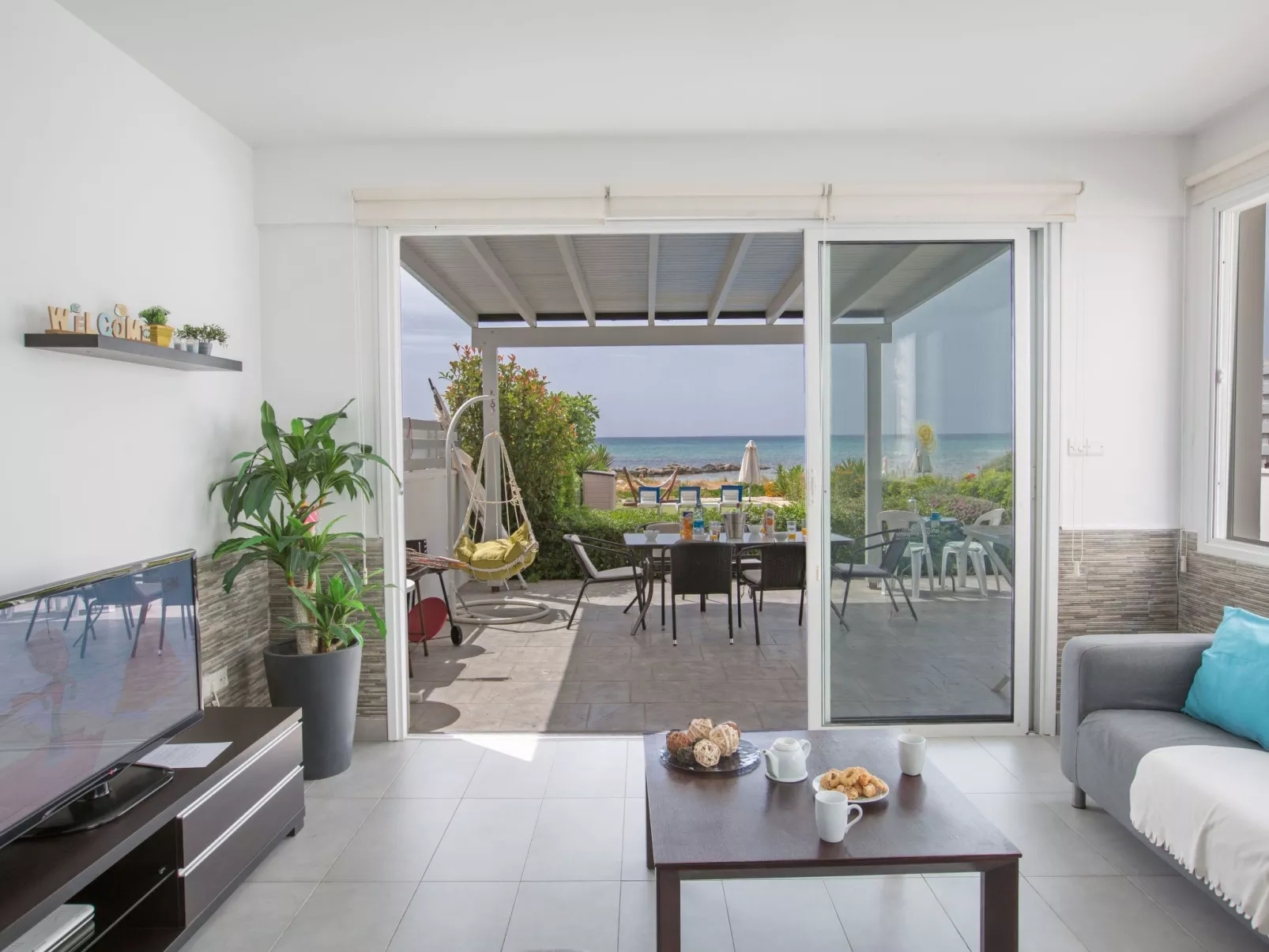 Moderne, geräumige Villa am Strand mit Pool - Image-tags.info