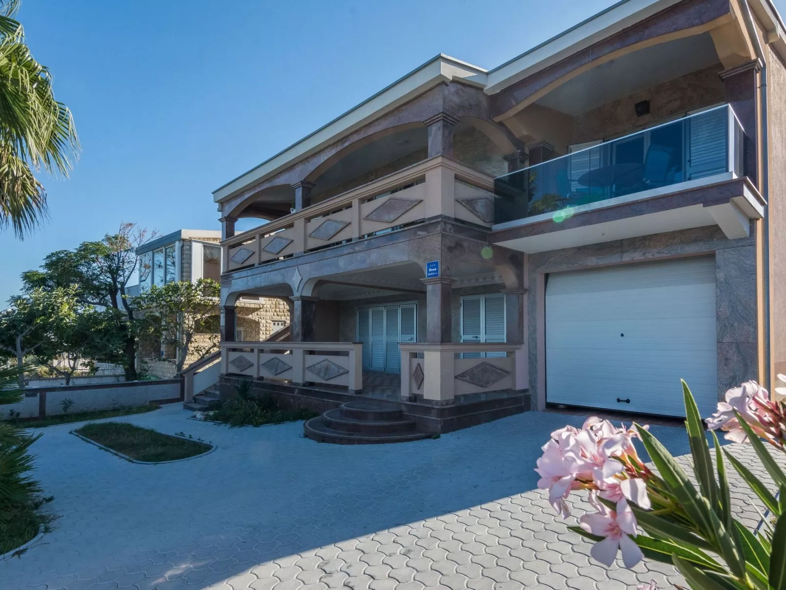 Apartment Weiss 1 - Image-tags.info