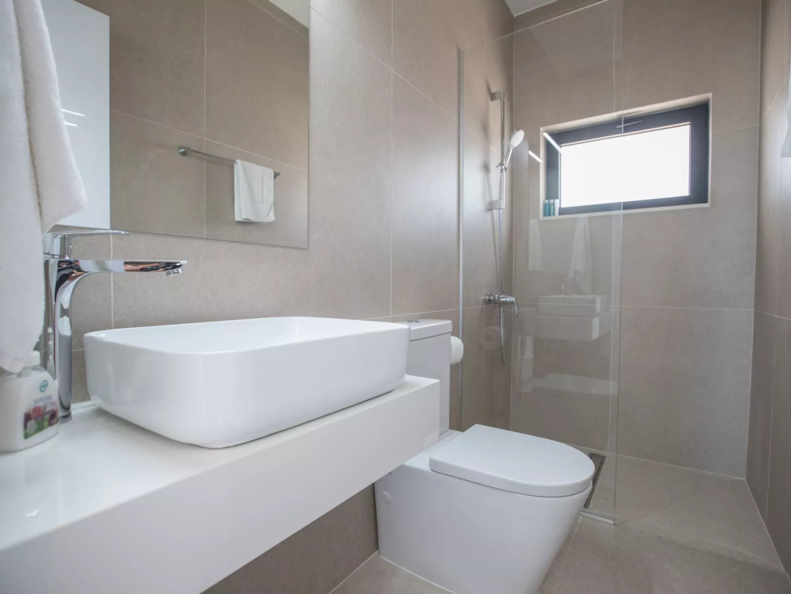 Geräumige Villa mit großem Garten und Pool - Image-tags.info