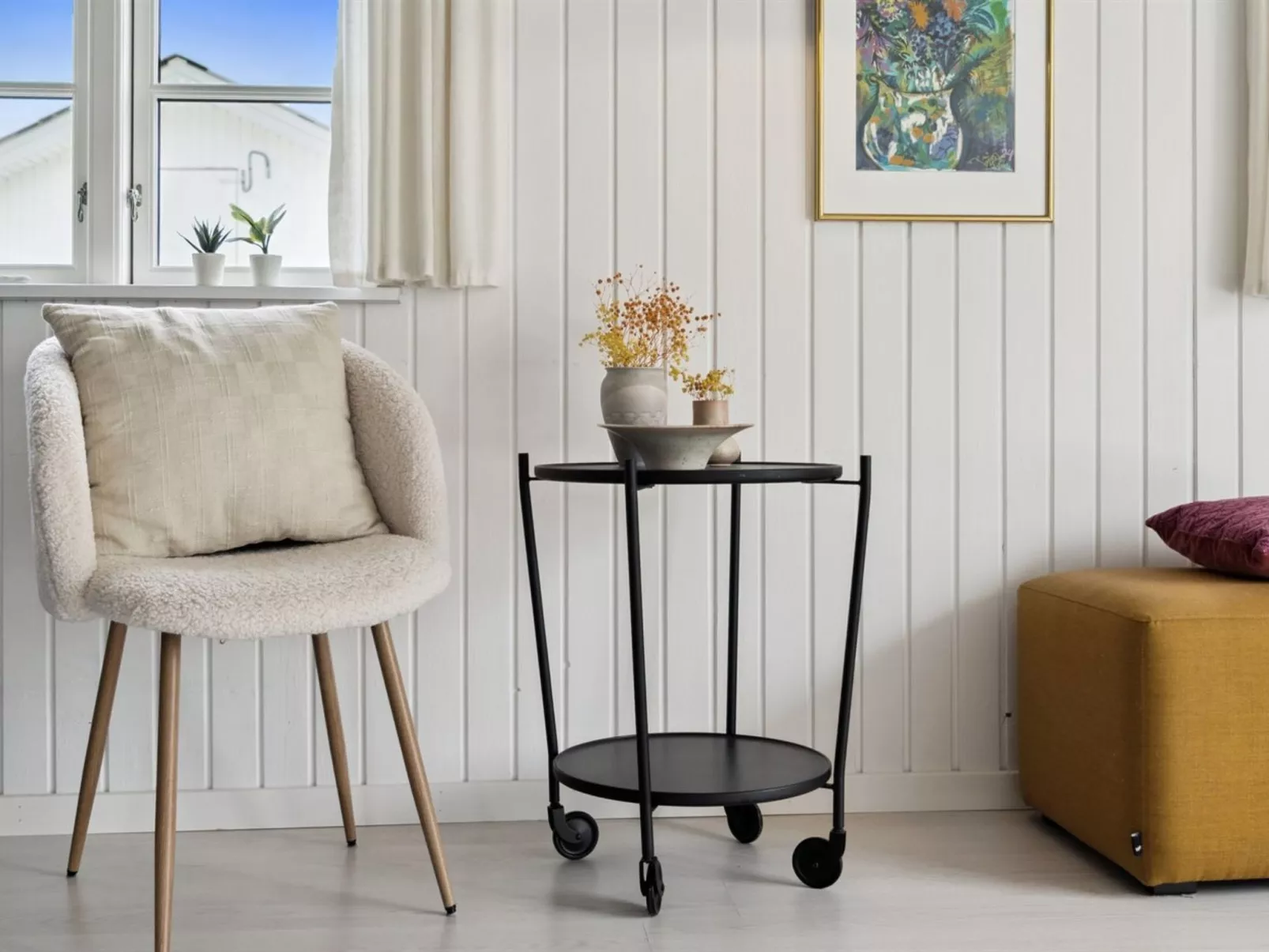 "Bjarni" - 180m from the sea - Binnen