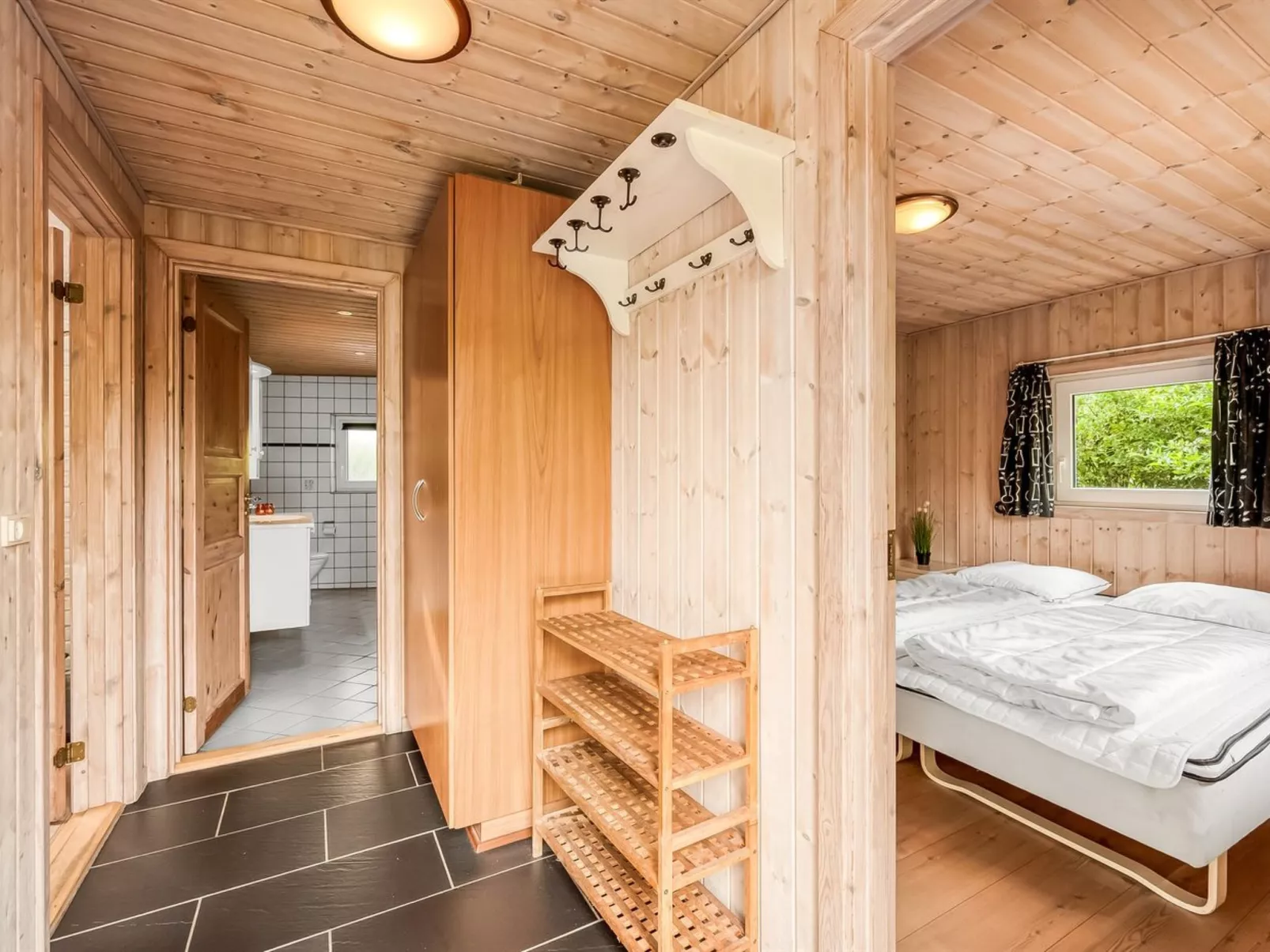 "Yorick" - 350m to the fjord - Binnen