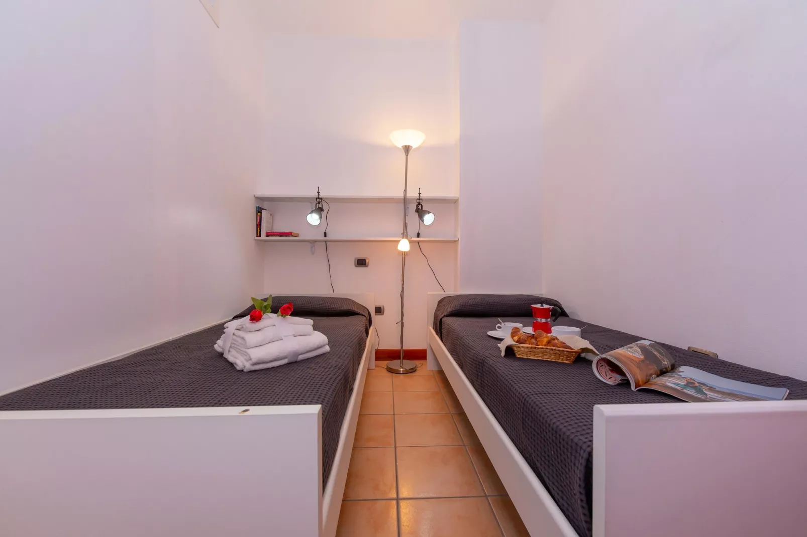 RESIDENCE PORTO LETIZIA - PALACE-2ROOM APT 6 PAX LAKE VIEW 8209 - P2LP6 - Slaapkamer