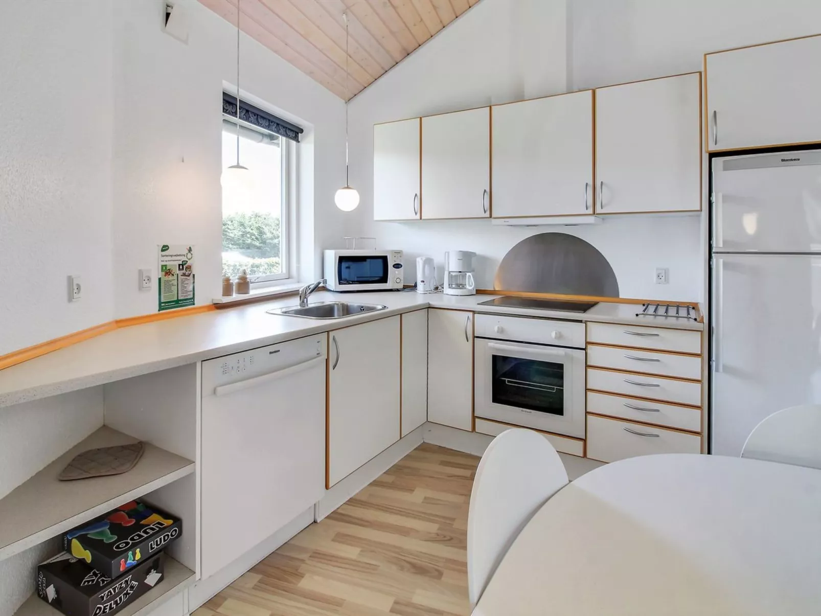 "Jani" - 25km from the sea - Binnen