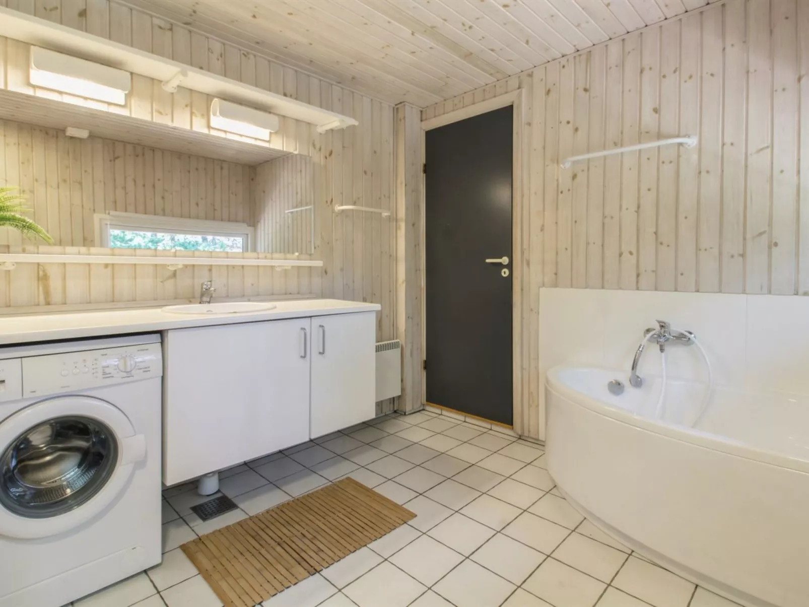 "Karri" - 1.1km from the sea-Binnen