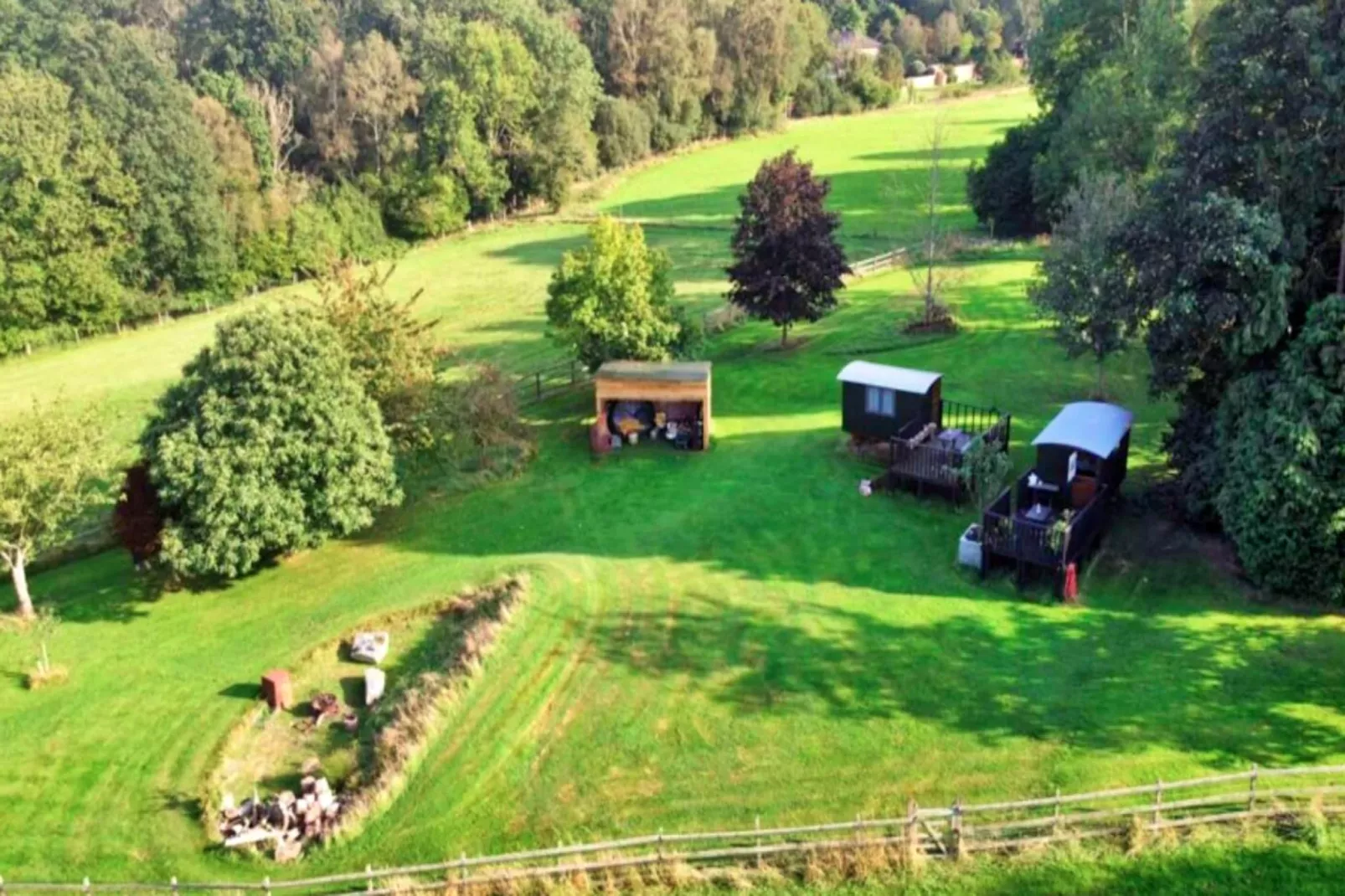 Shepherd's Hut at Hilltop Farm-Buitenlucht