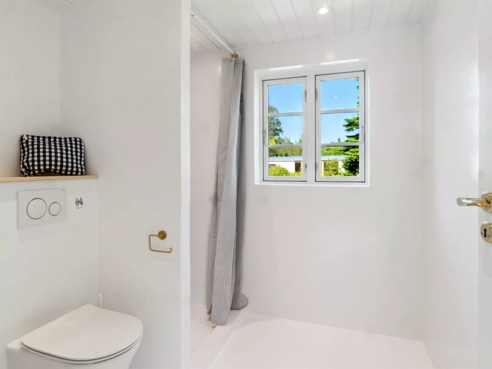 "Thrym" - 2.5km from the sea - Binnen