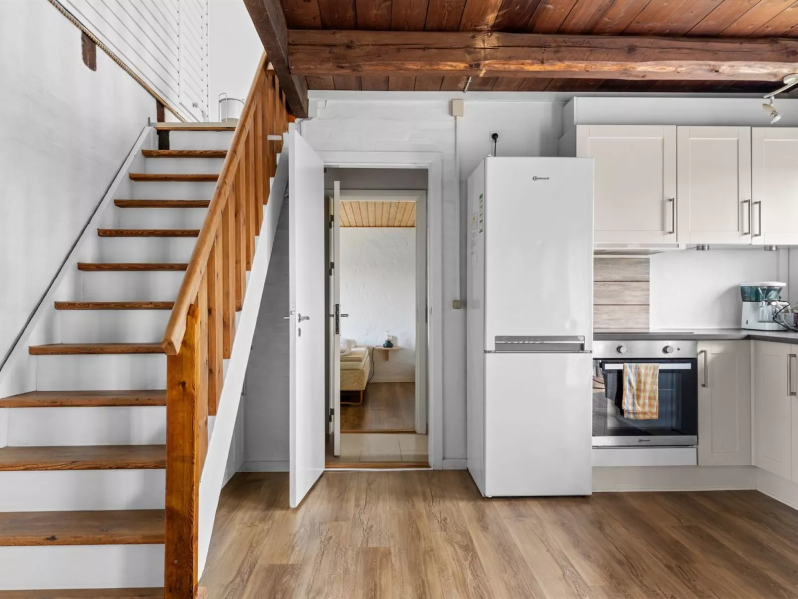 "Ina" - 210m from the sea-Binnen