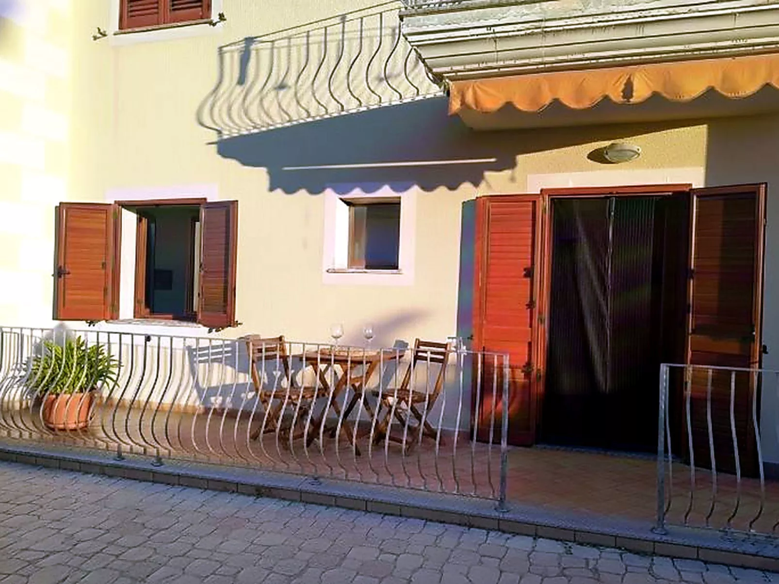 Pellicano Azzurro-Buiten