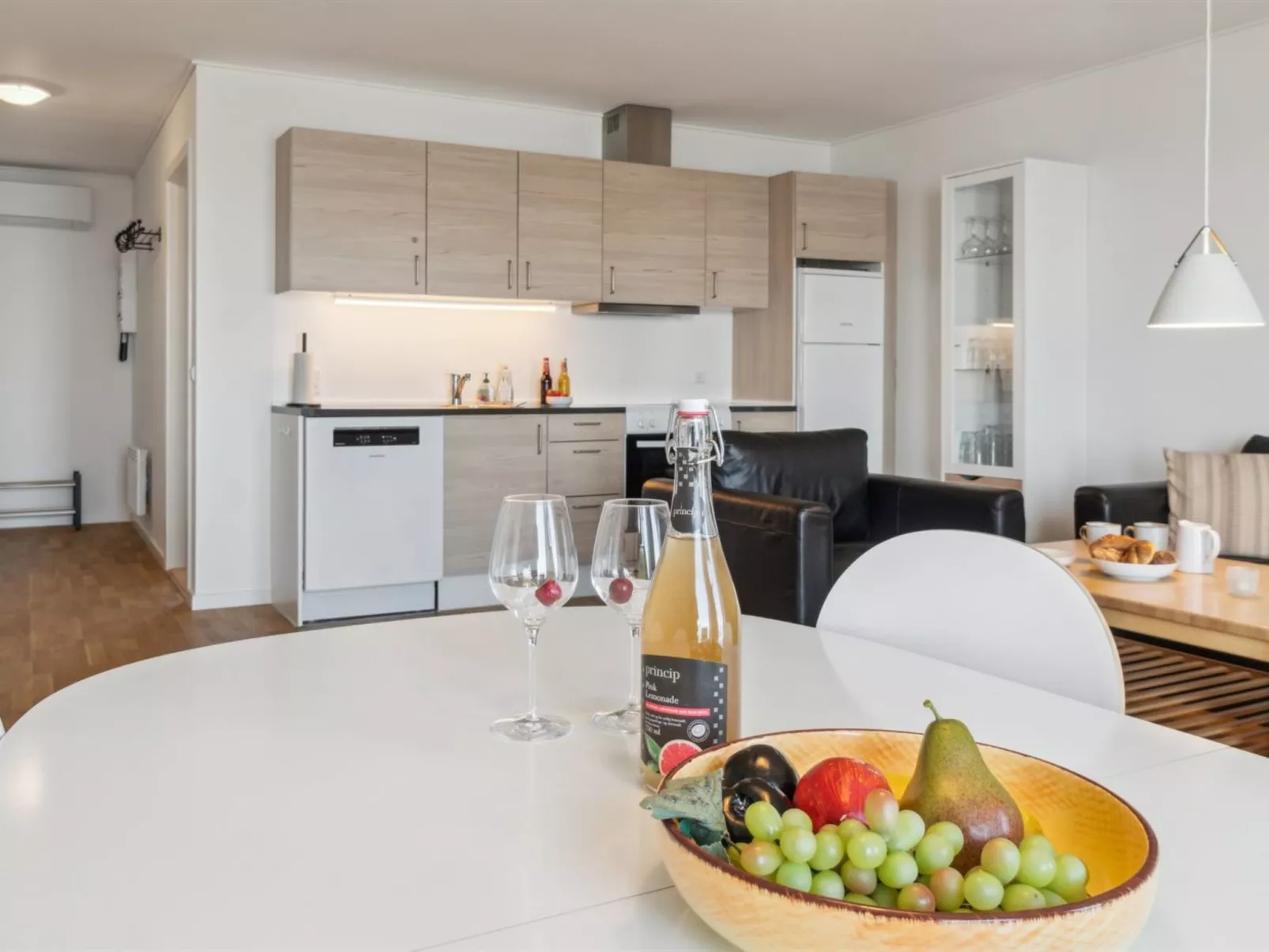 "Juna" - 50m from the sea-Binnen