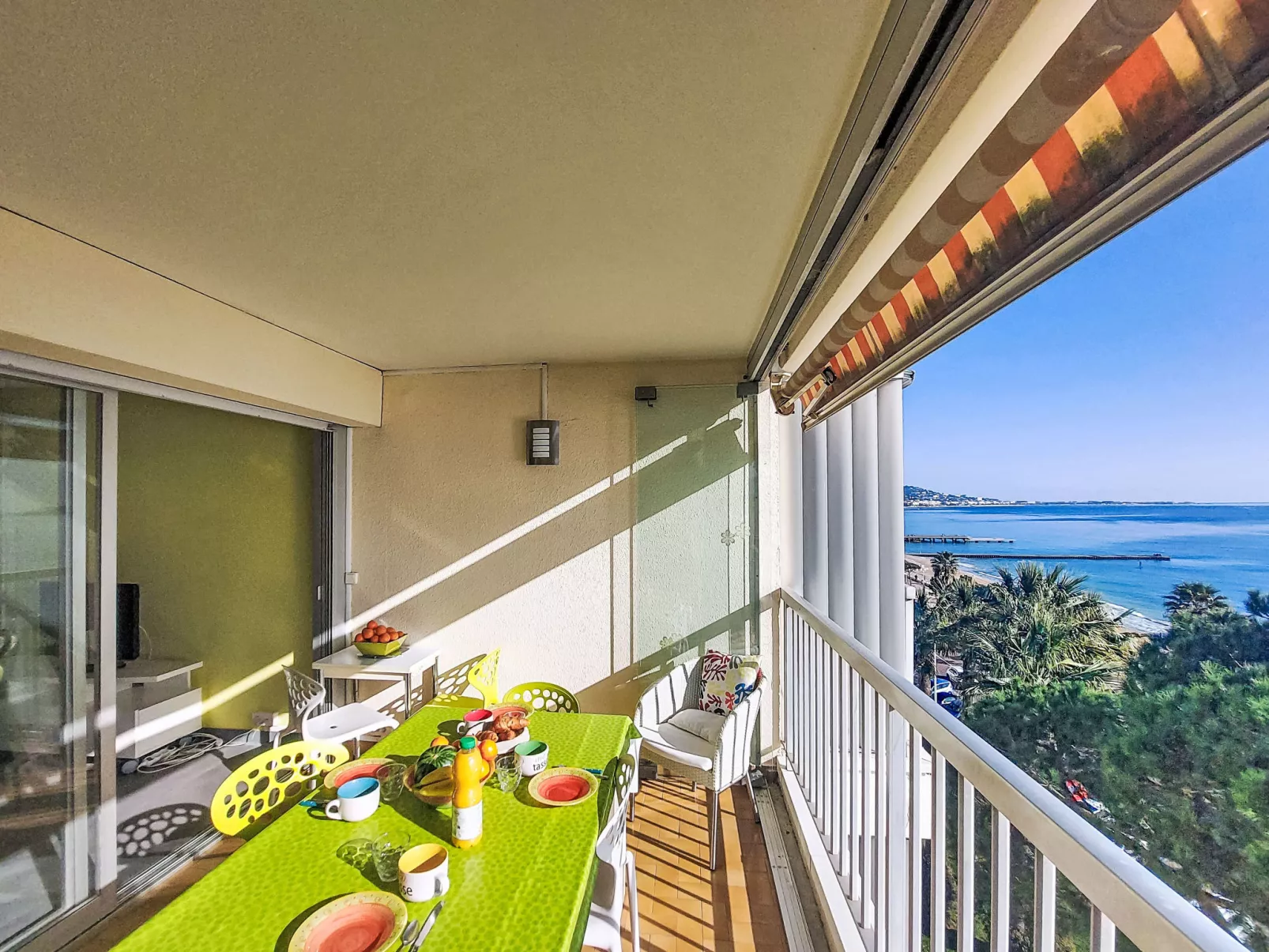 Cannes Midi - Buiten