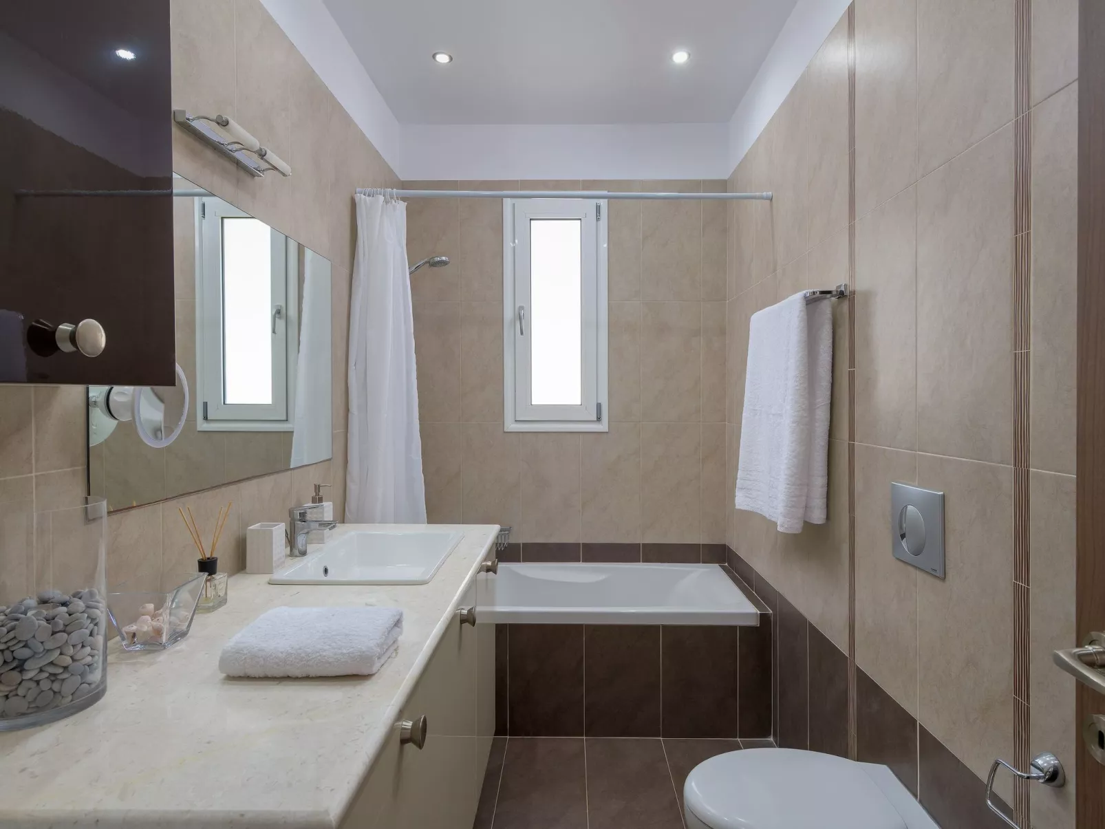 Liebevoll ausgestattetes Haus in ruhiger Lage mit beheiztem Pool und Meerblick - Image-tags.info