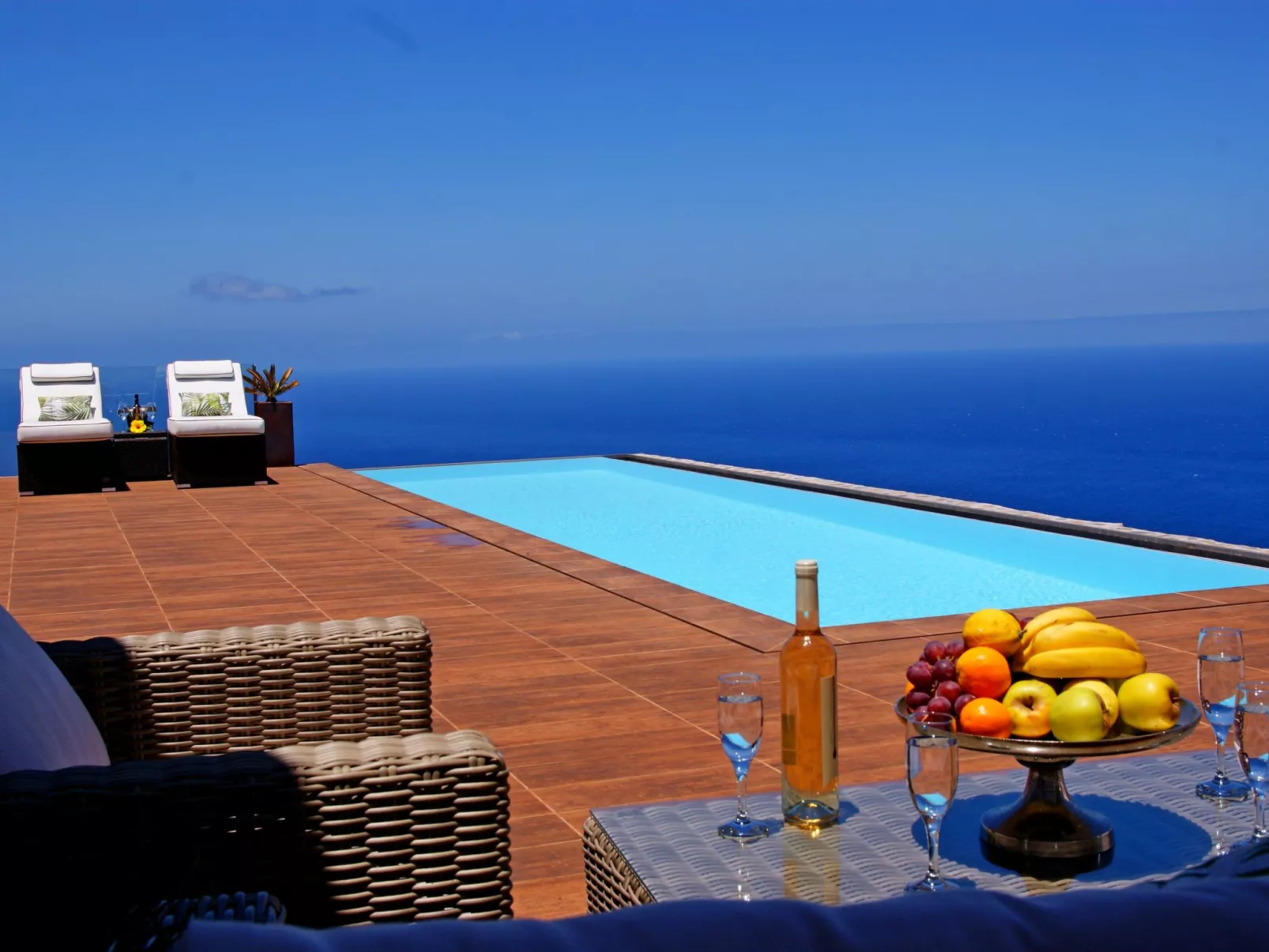 Moderne Architekten-Villa mit Infinity-Pool und Meerblick - Image-tags.info