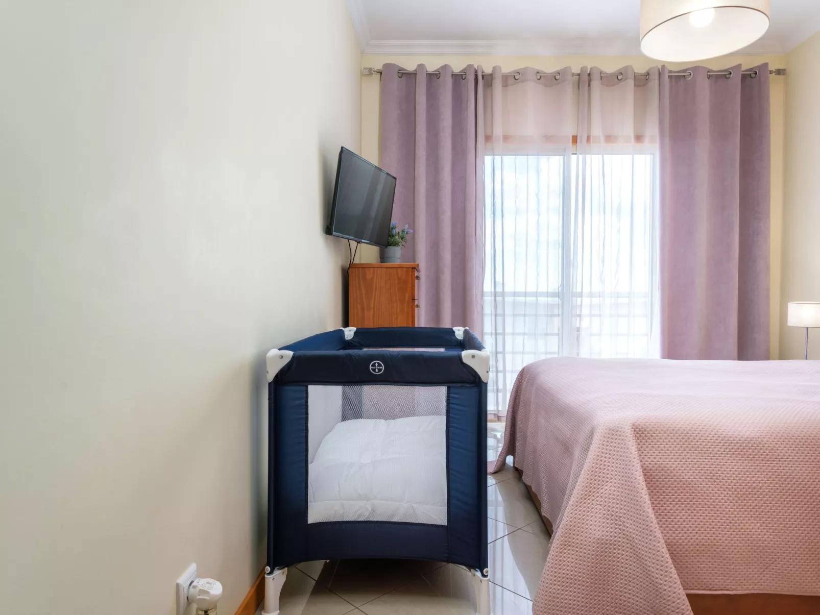 "Elena 1" mit Blick auf das Wasser - Image-tags.info