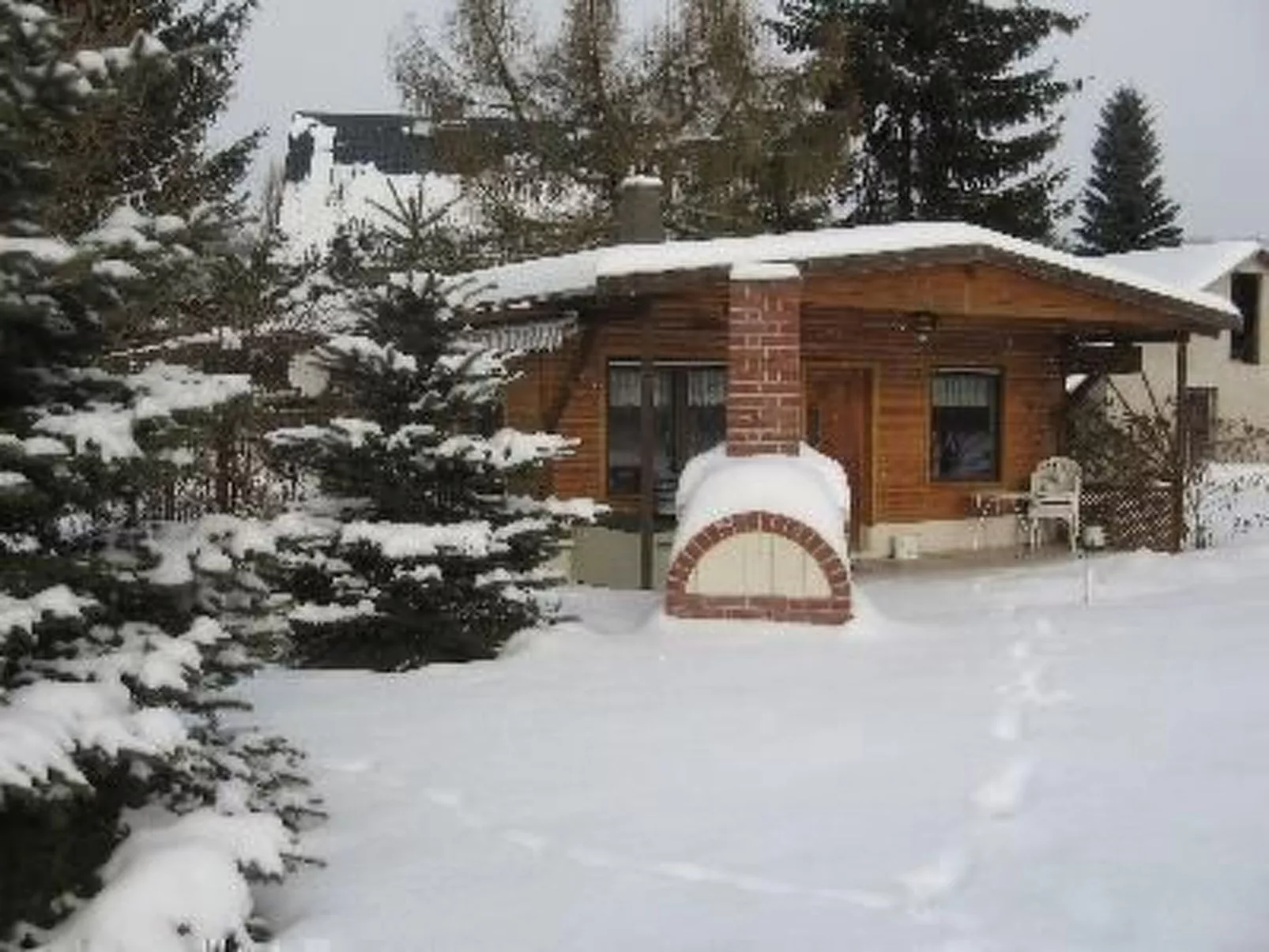 Mit naturnahen Badeteich - Image-tags.info