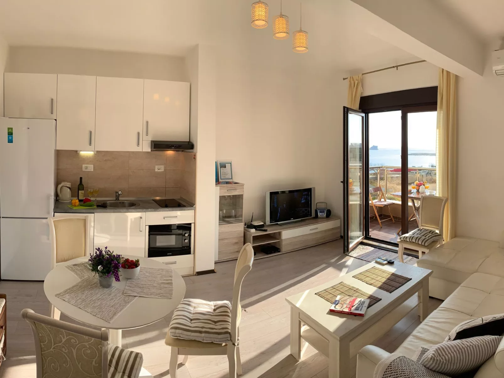 Für 4 Personen ca. 45 m&sup2; in Budva, Adriaküste Montenegro (Küste um Budva)-Image-tags.info