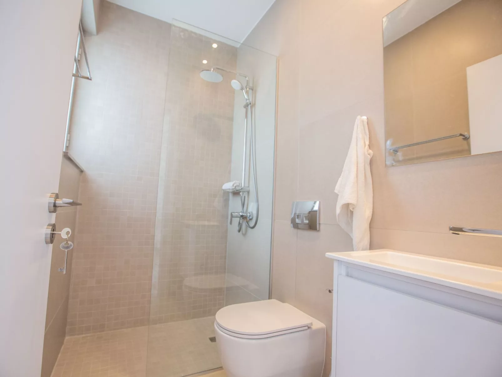 3-Schlafzimmer-Villa mit Pool, Dachgarten, Meerblick - Image-tags.info