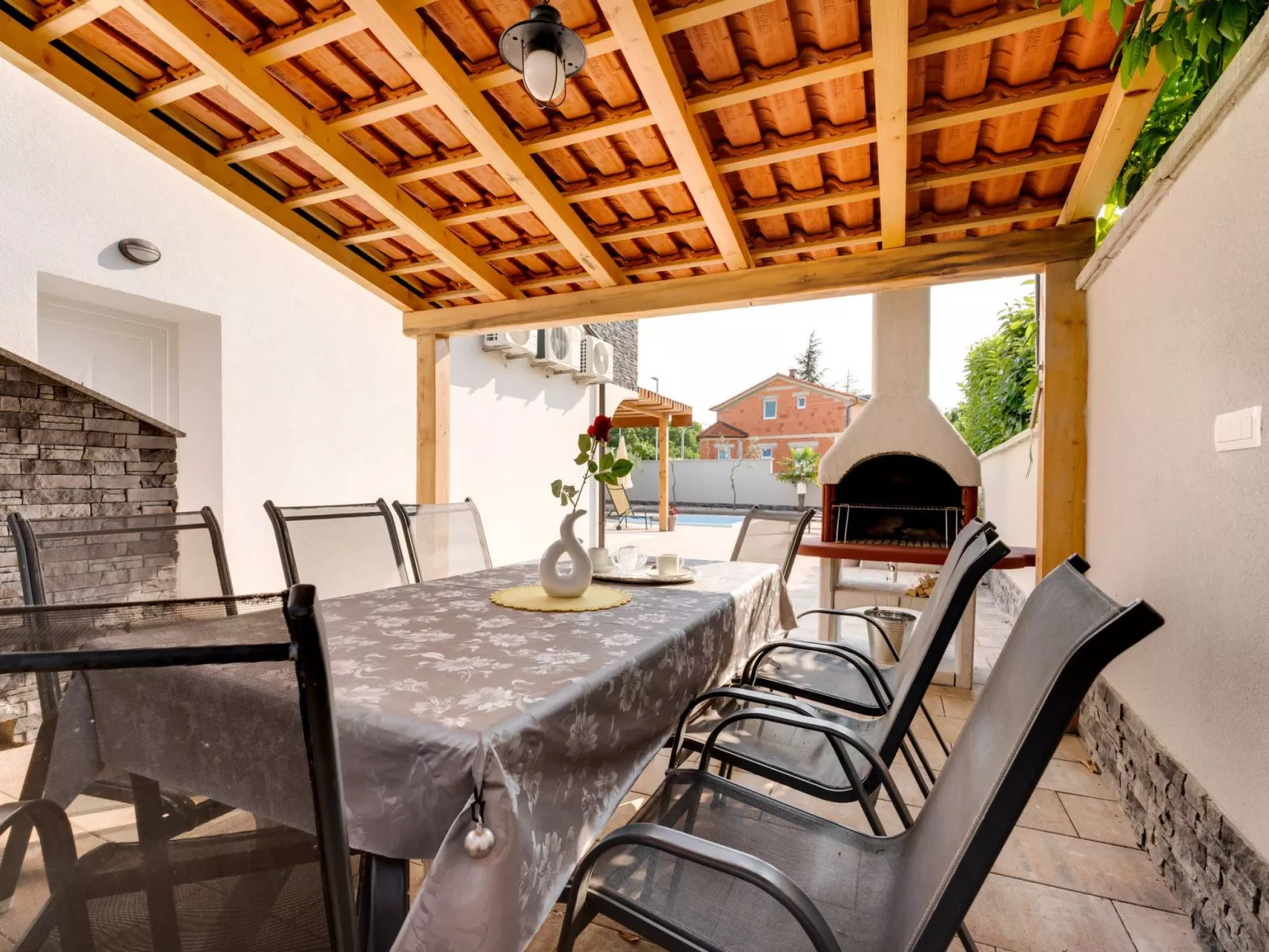 Schönes Haus in Pinezići mit privatem Parkplatz - Image-tags.info