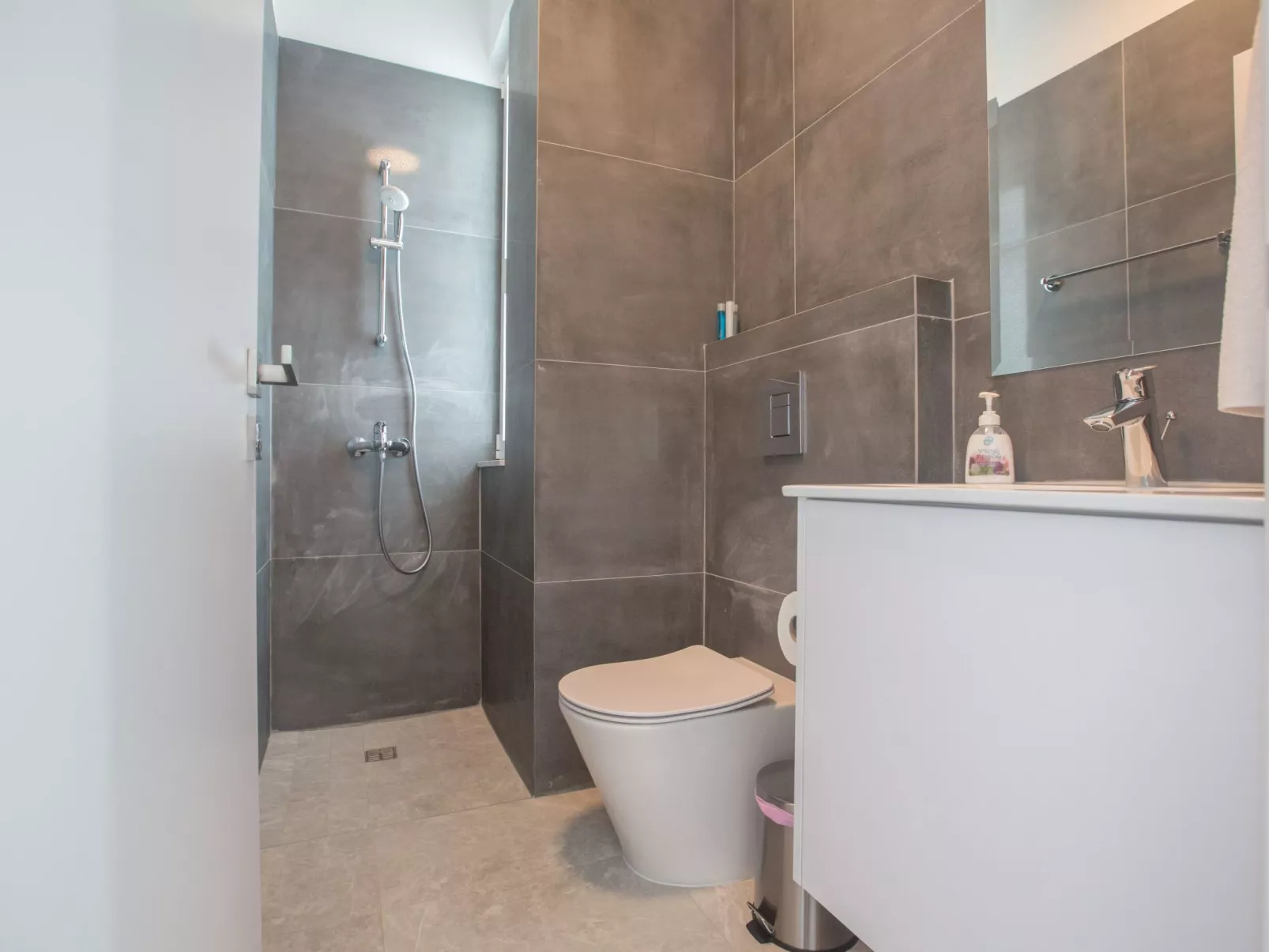 4-Schlafzimmer-Villa mit Pool im Zentrum von Protaras - Image-tags.info