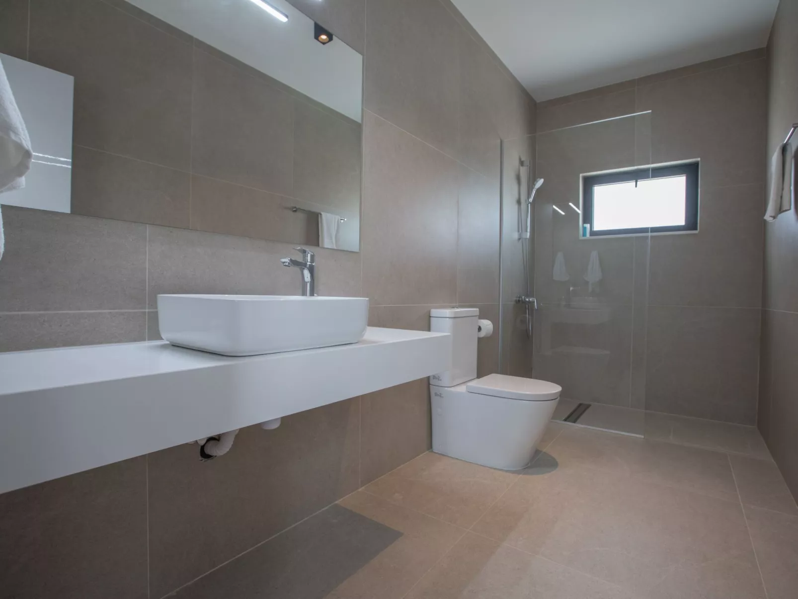 Geräumige Villa mit großem Garten und Pool - Image-tags.info