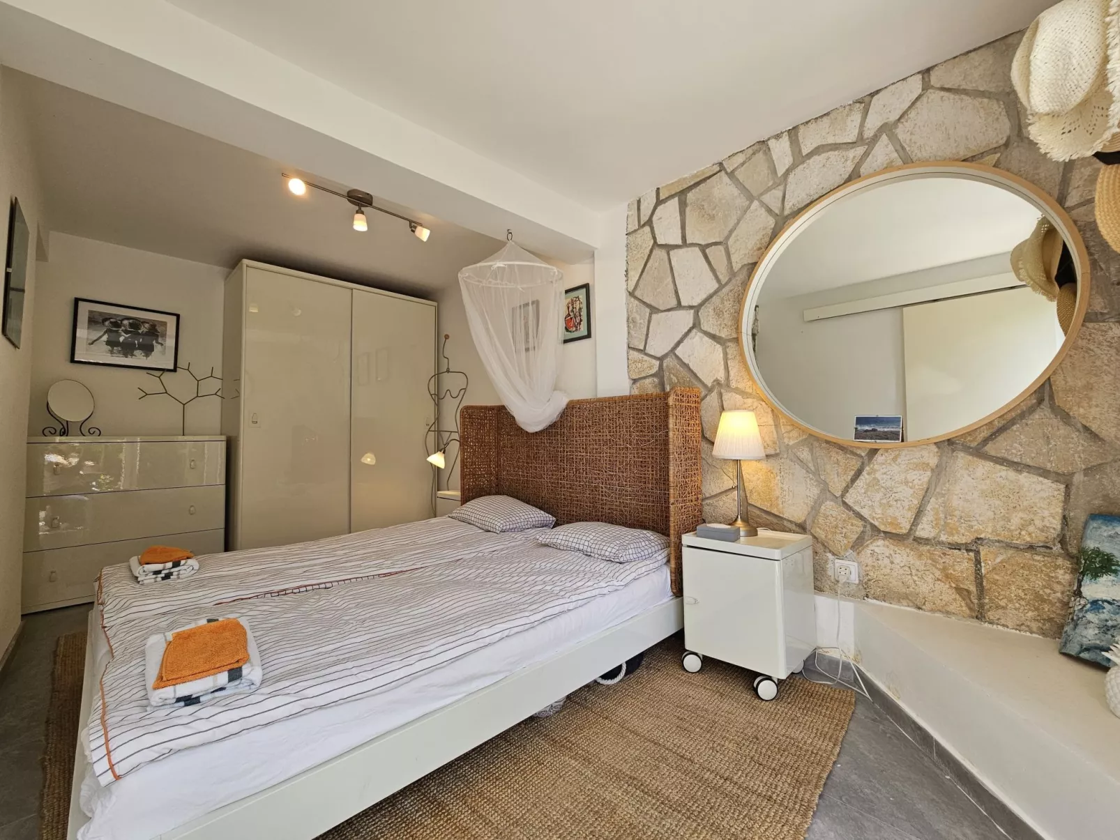 Barbara mit wünderschöne Terrasse - Image-tags.info