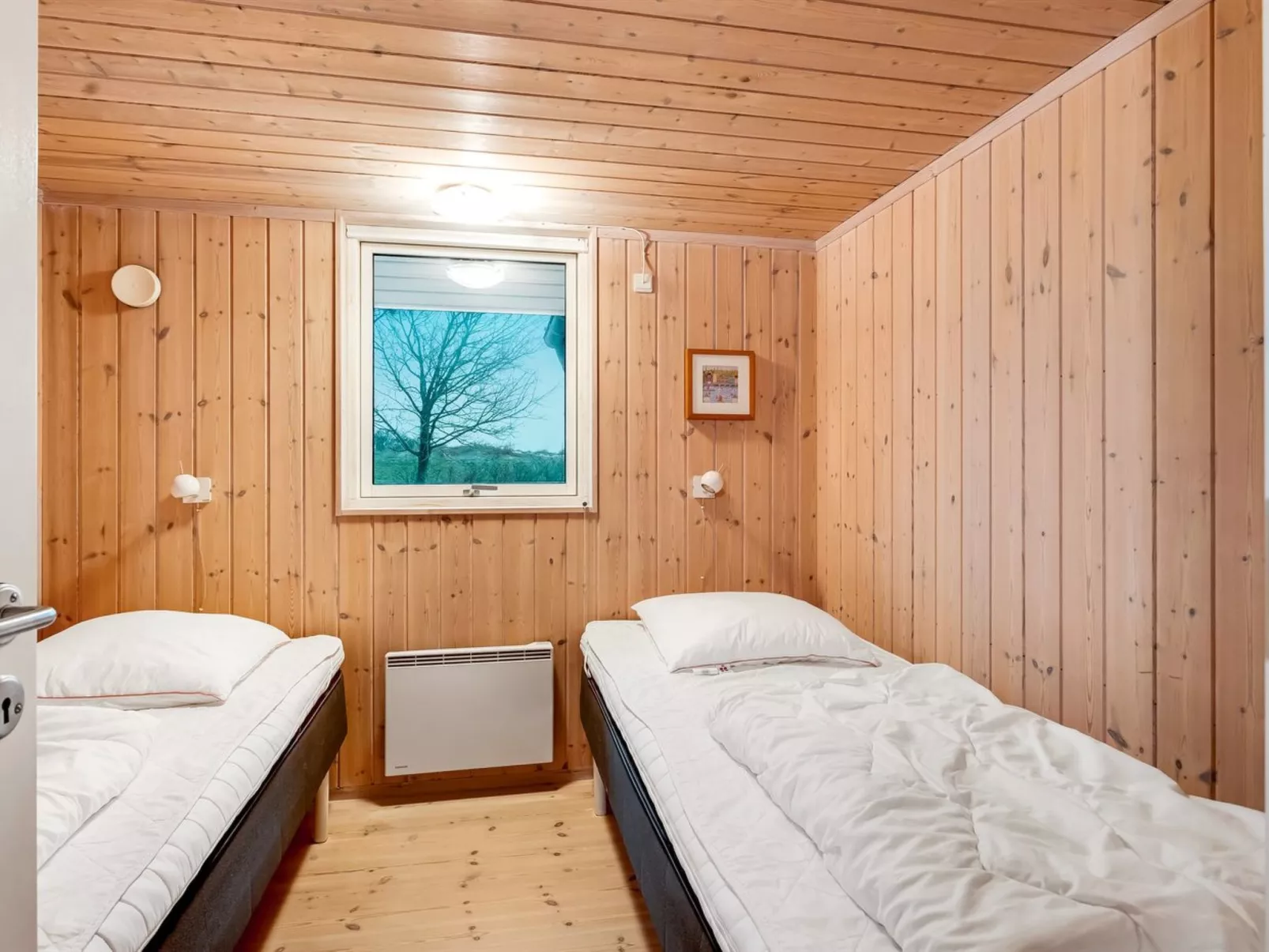 "Garth" - 50m from the sea - Binnen