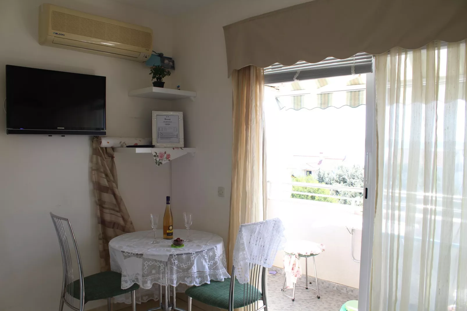 Cozy apartment in Zadar - Kozino with seaview-Terrasbalkon