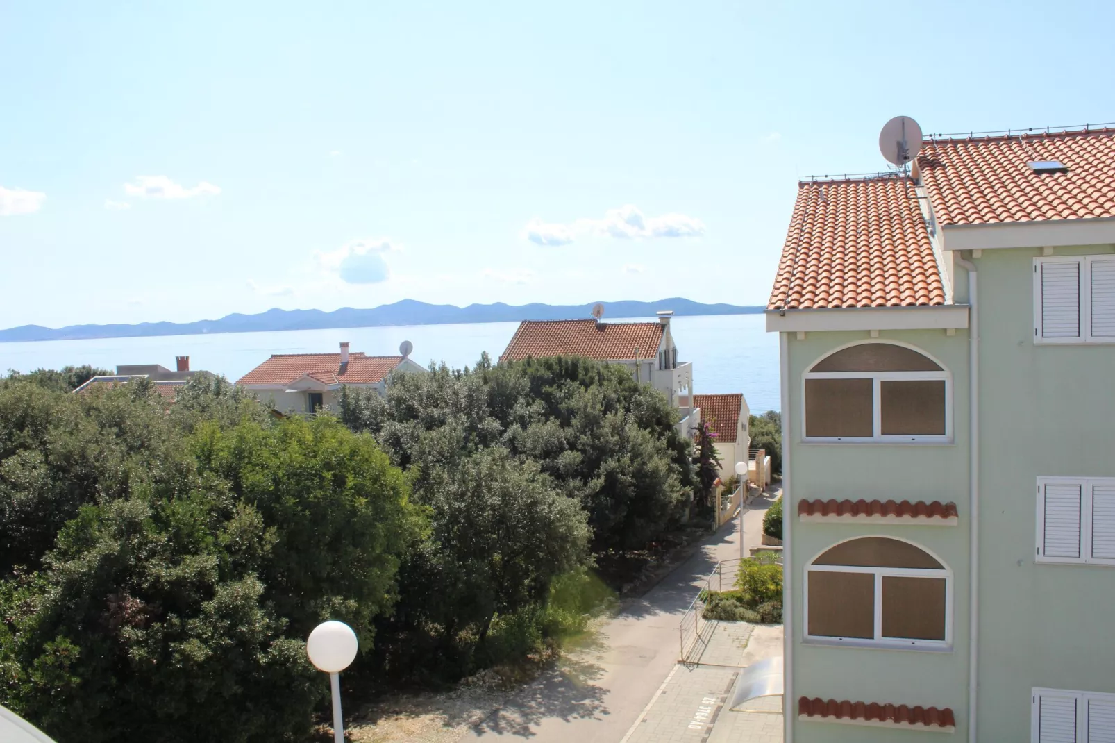 Cozy apartment in Zadar - Kozino with seaview-Uitzicht zomer