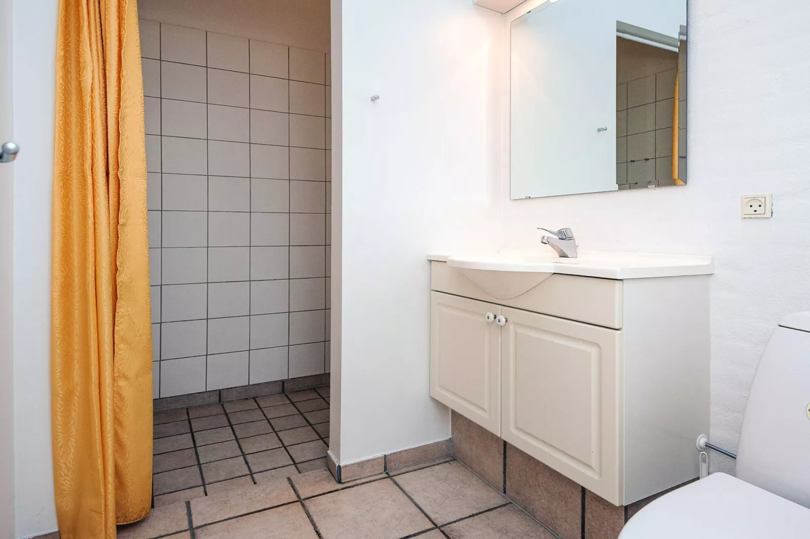 LØJT FERIECENTER-Binnen