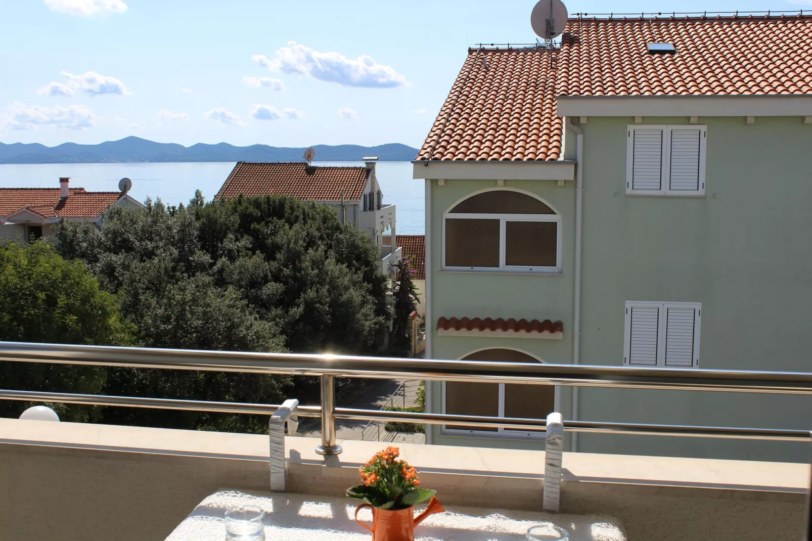 Cozy apartment in Zadar - Kozino with seaview-Terrasbalkon