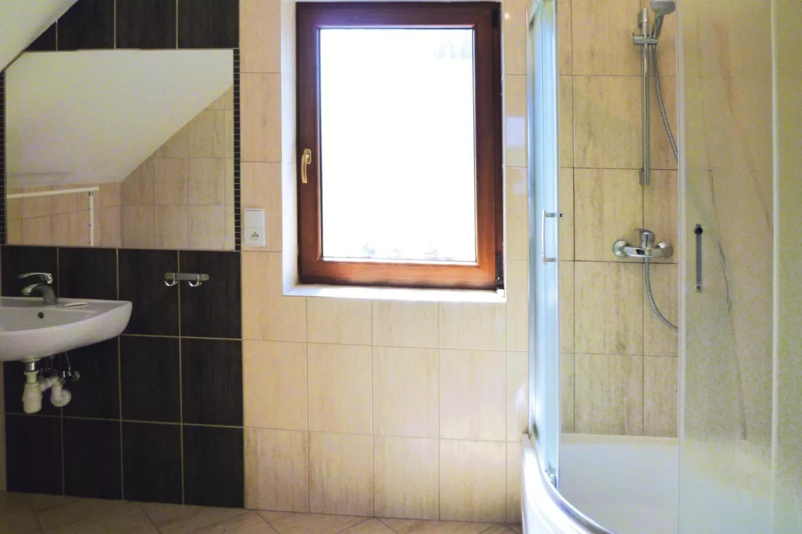 Apartament wakacyjny w Kiedrowicach dla max 5 osób-Badkamer