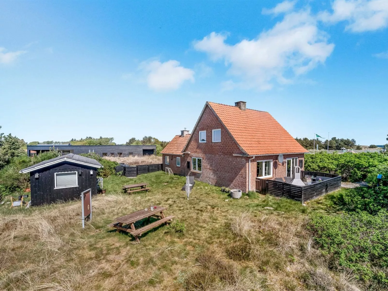 "Vappu" - 400m to the fjord-Buiten