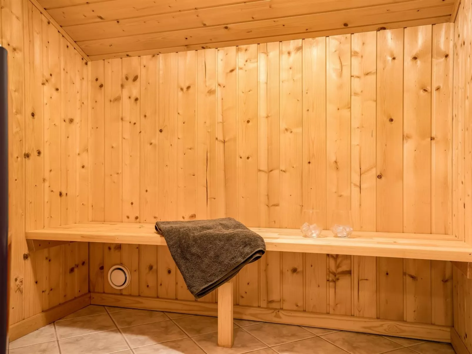 "Henne" -  from the sea-Binnen