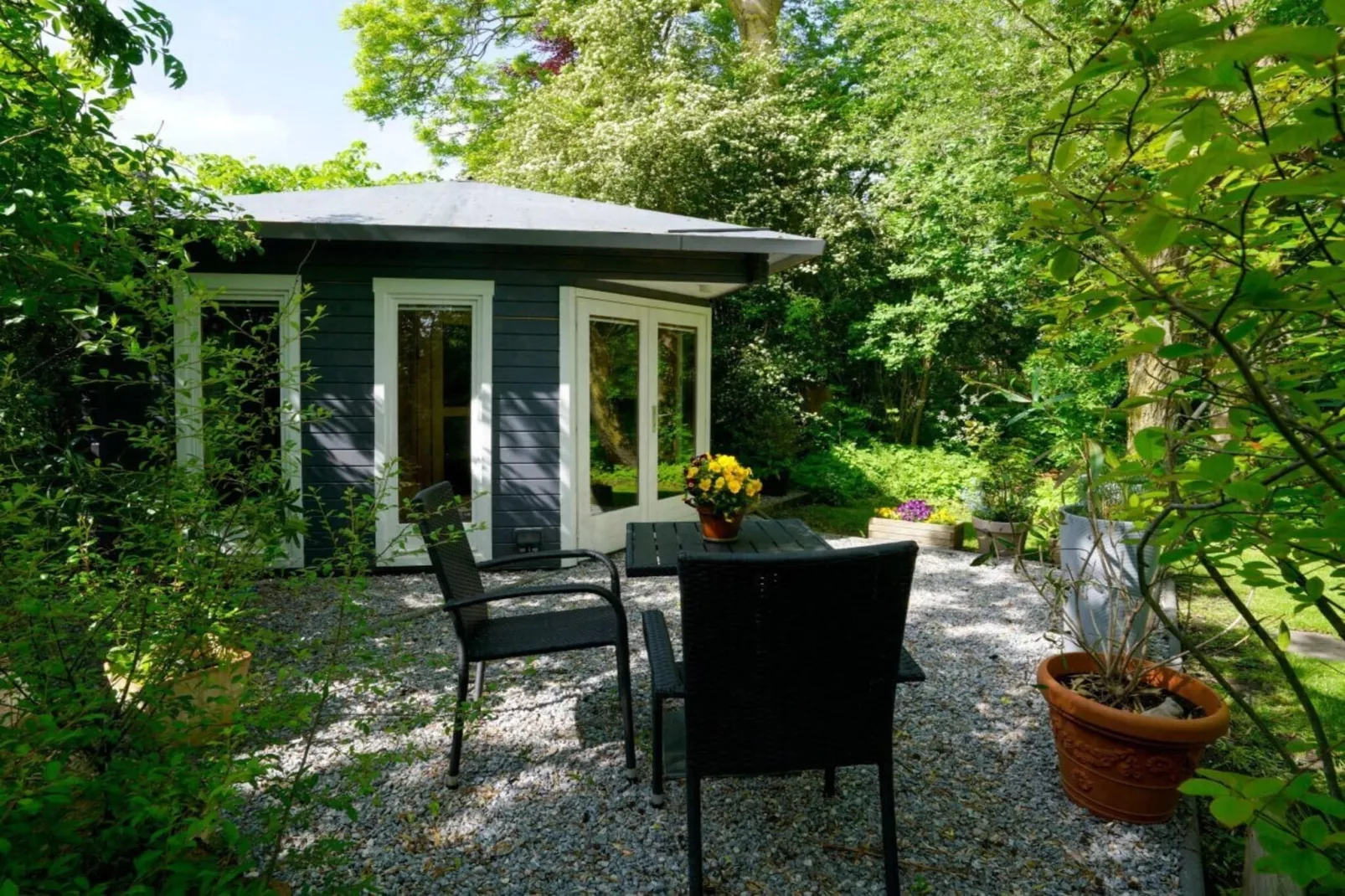 604283 - Buitenkant zomer