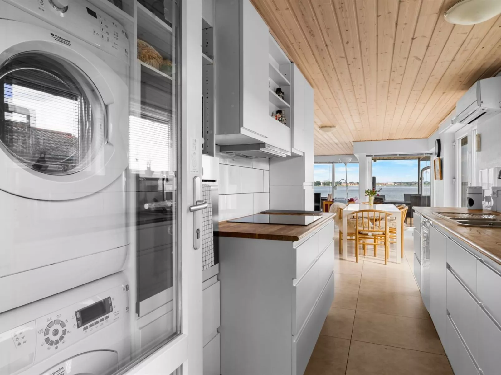 "Yngvy" - 10m from the sea-Binnen