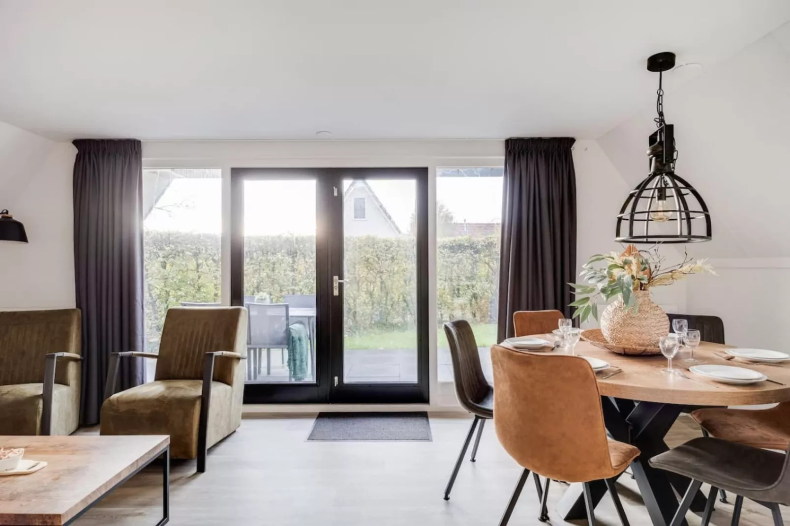 118 | Rietzanger | Sfeervol ingerichte bungalow-Eetkamer