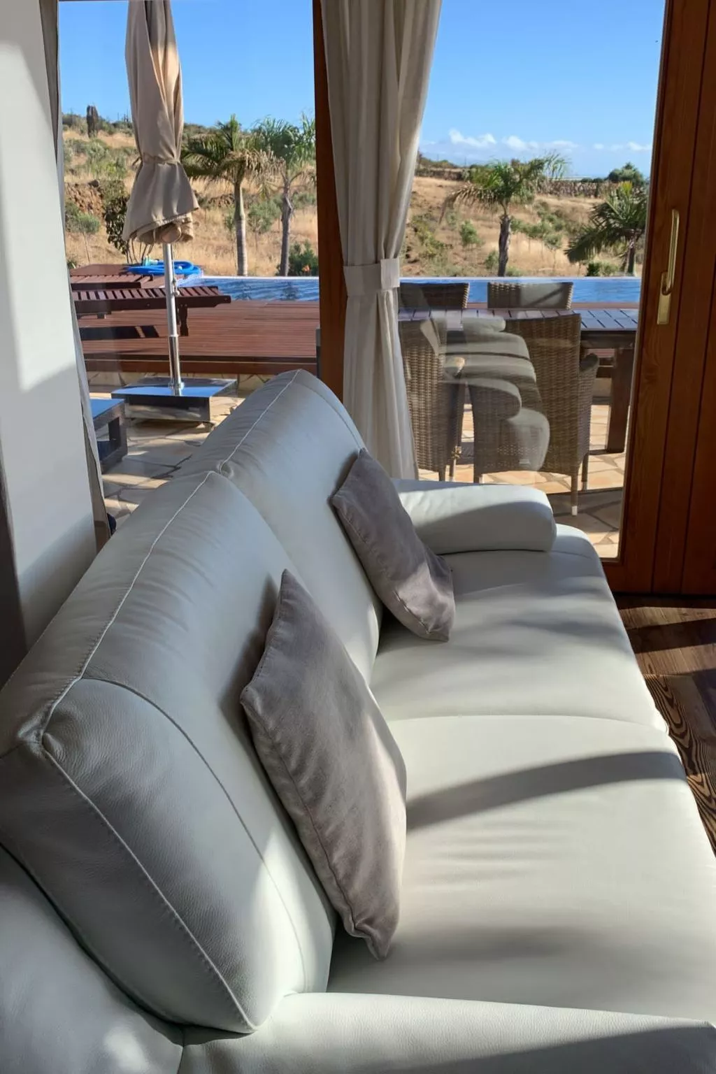 Romantische Ferienvilla mit Infinity-Pool und Panoramameerblick - Image-tags.info