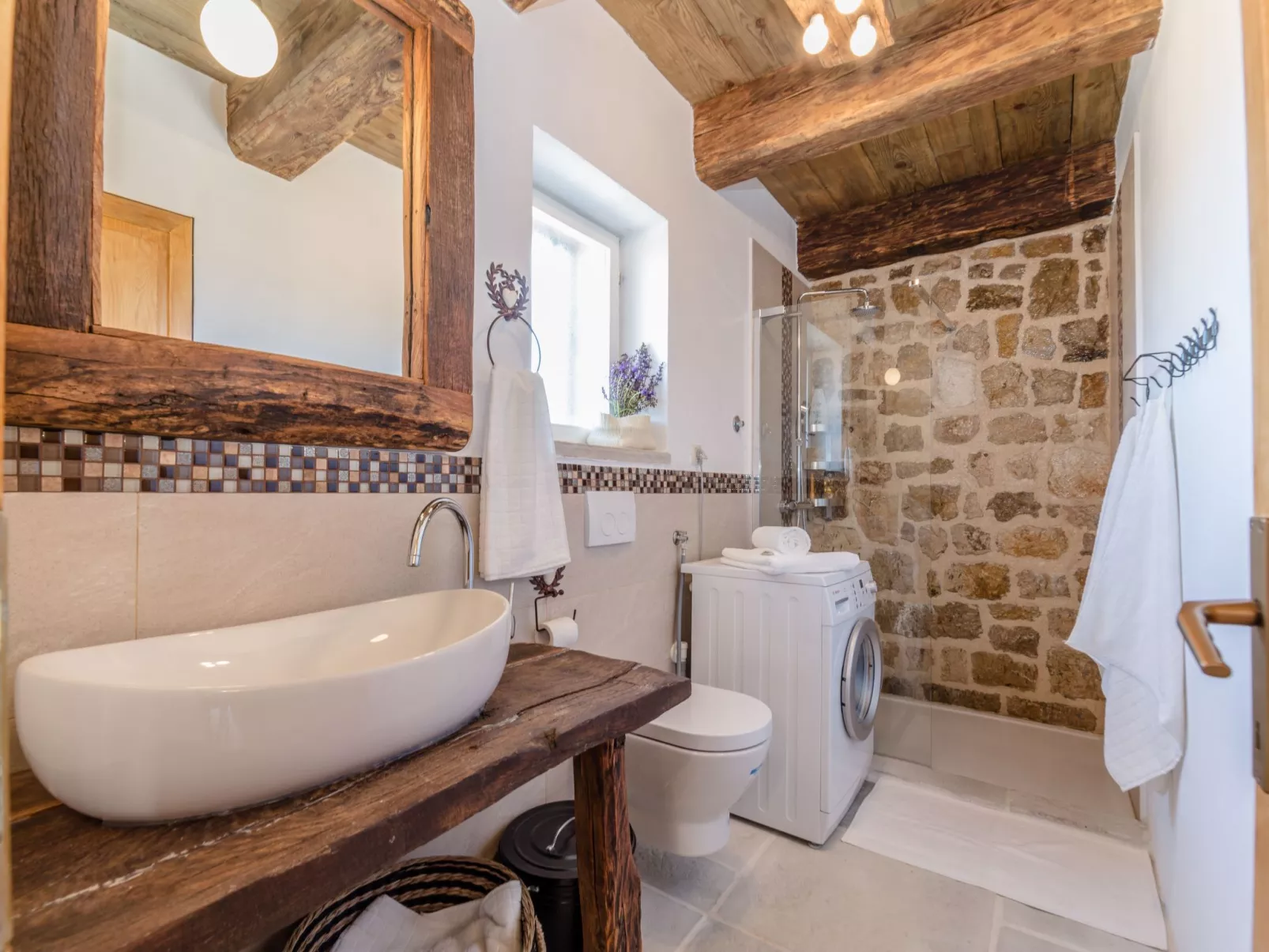 "Lipa" mit Schwimmbad - Image-tags.info