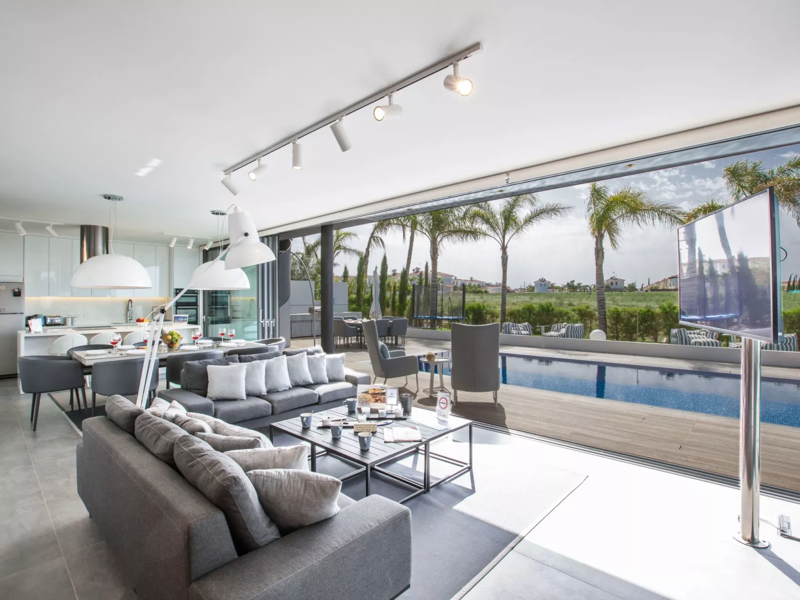 Haus in Paralimni mit großem Patio - Image-tags.info