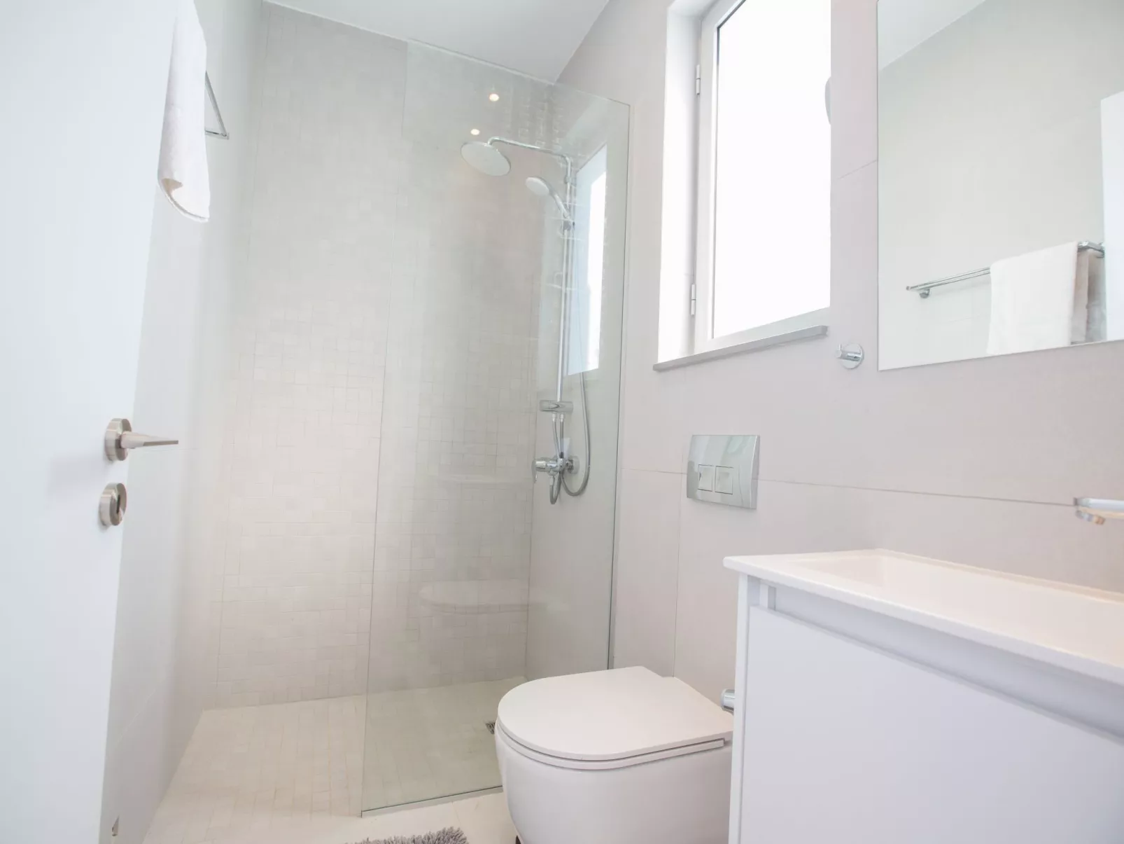 3-Schlafzimmer-Villa mit Pool, Dachgarten, Meerblick - Image-tags.info