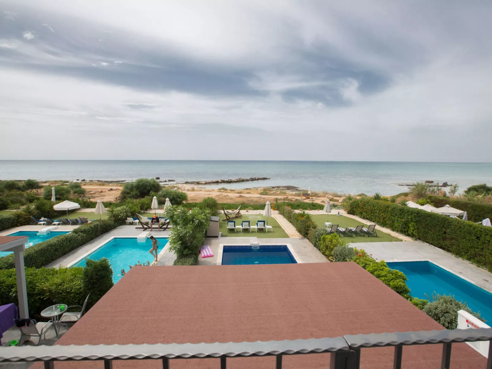 Moderne, geräumige Villa am Strand mit Pool - Image-tags.info